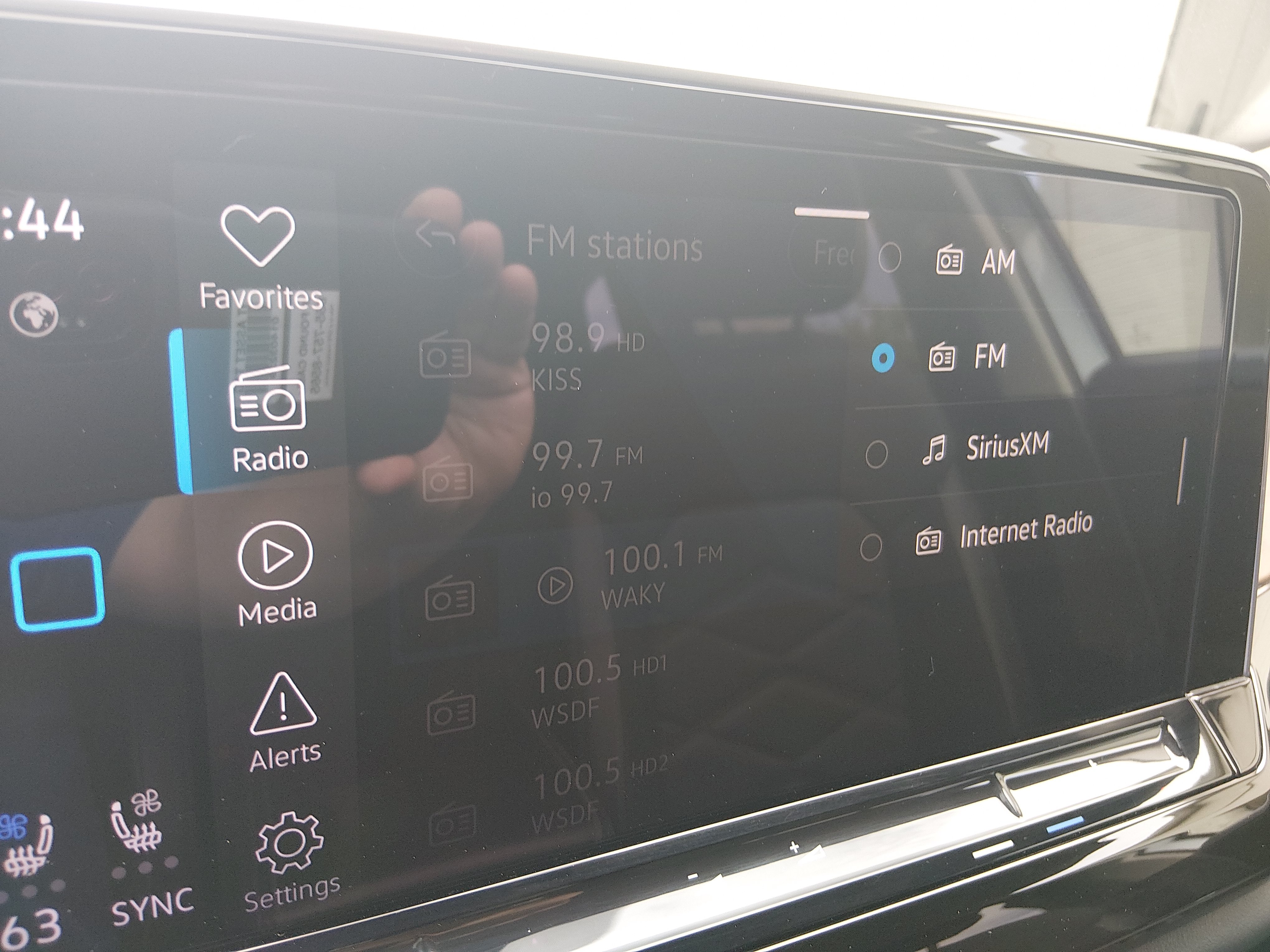 2024 Volkswagen Atlas SE w/Tech - Photo 21