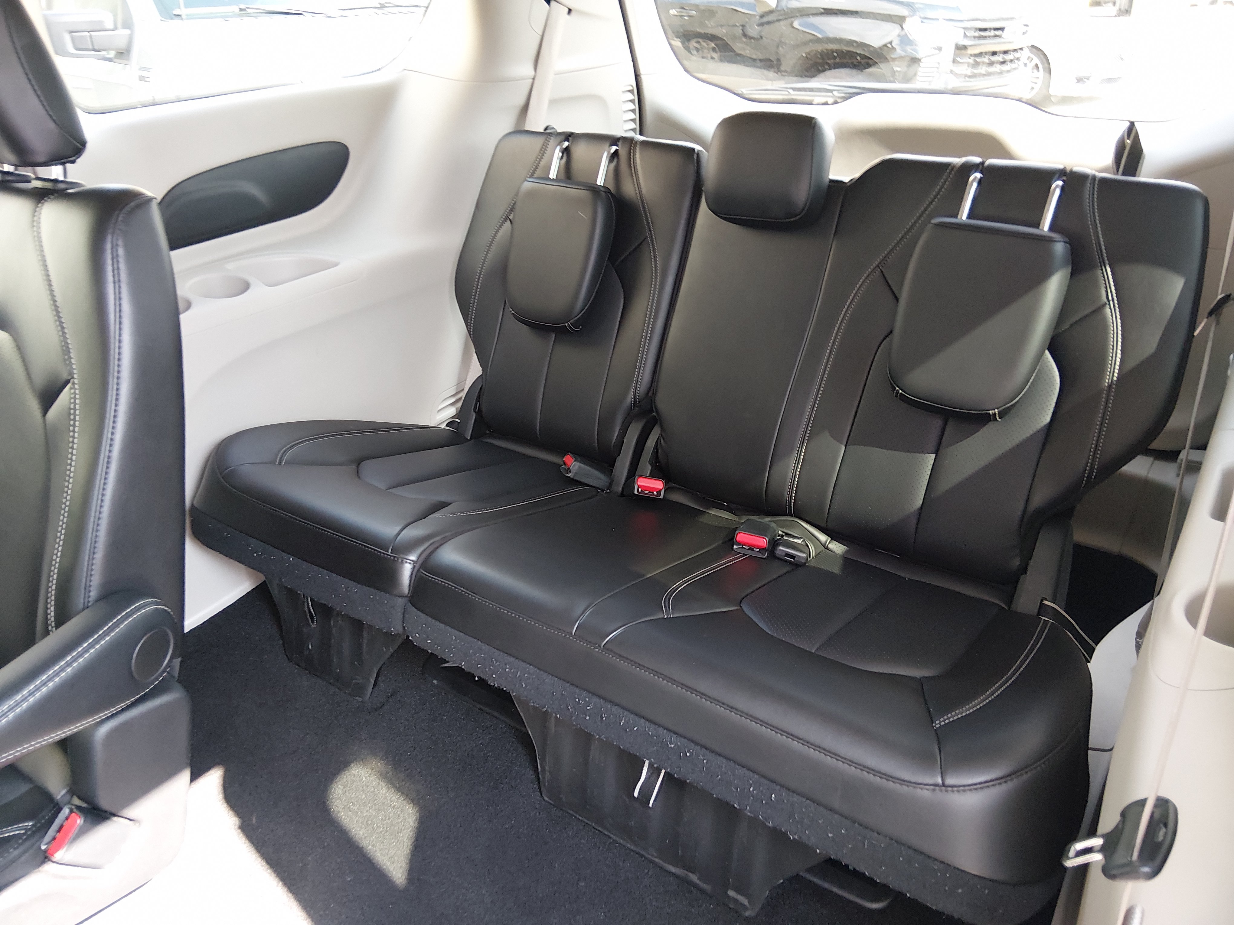 2024 Chrysler Pacifica Touring L - Photo 17