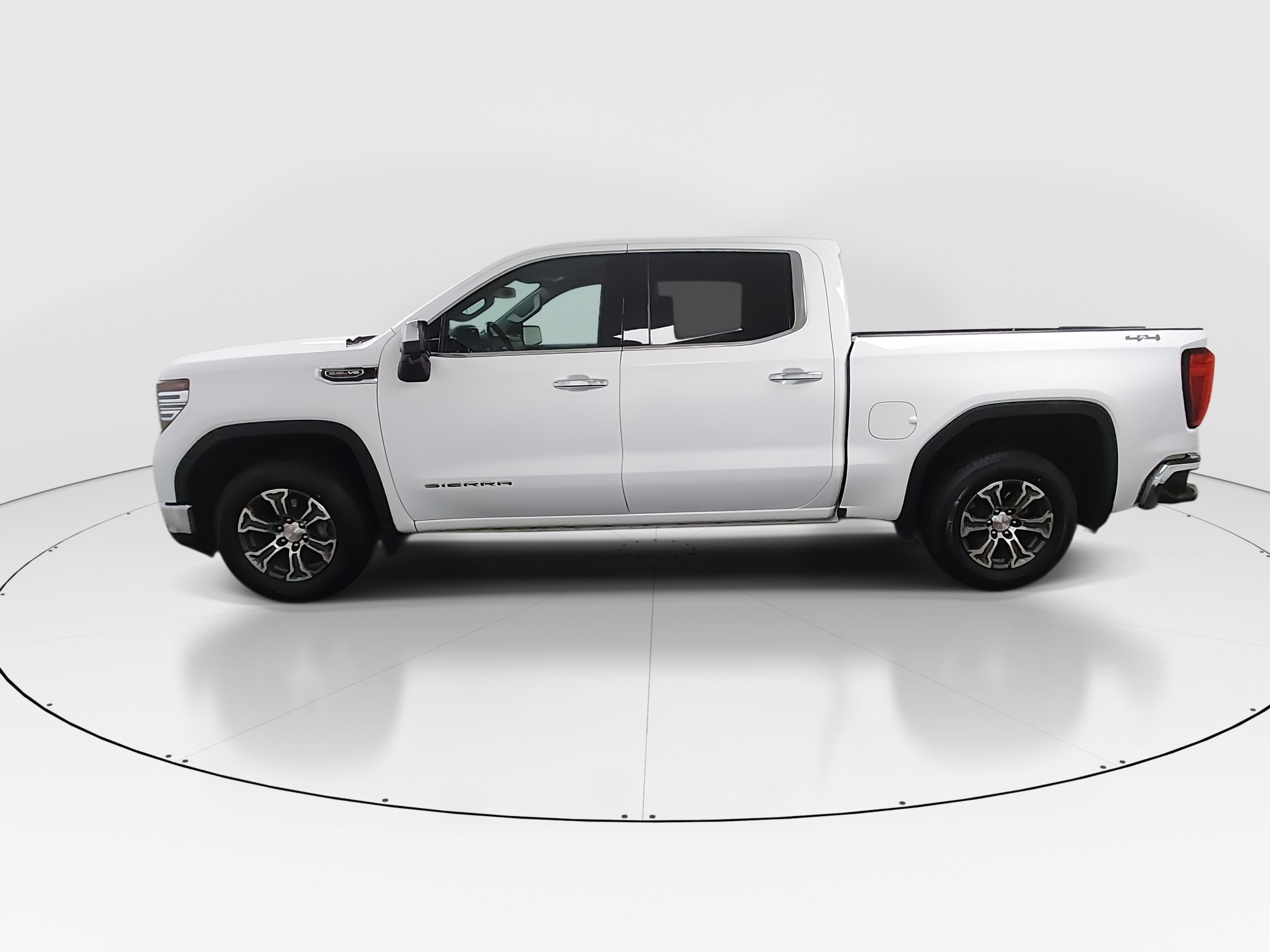2025 GMC Sierra 1500 SLT - Photo 4