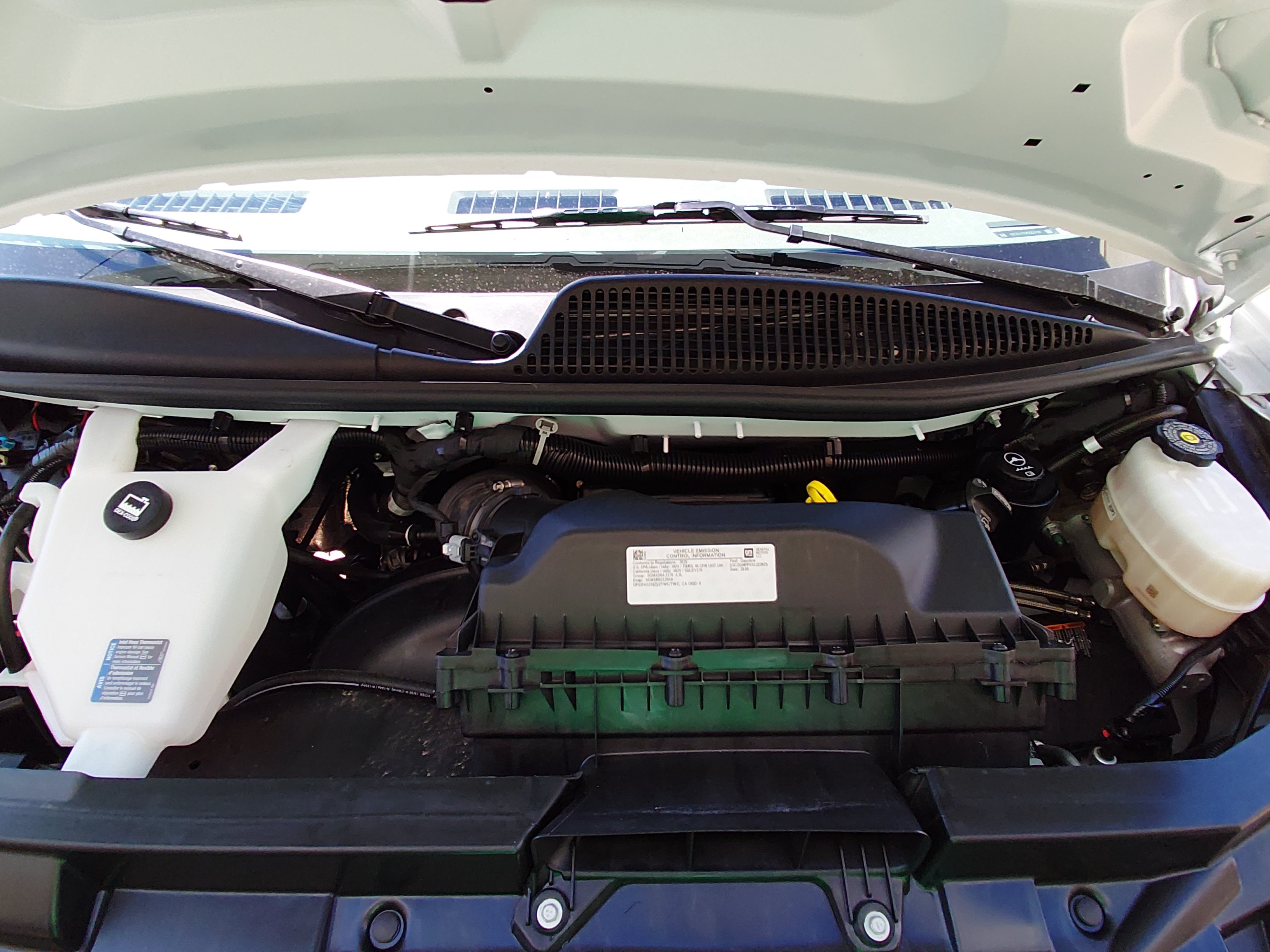 2025 Chevrolet Express Cargo Work Van - Photo 9