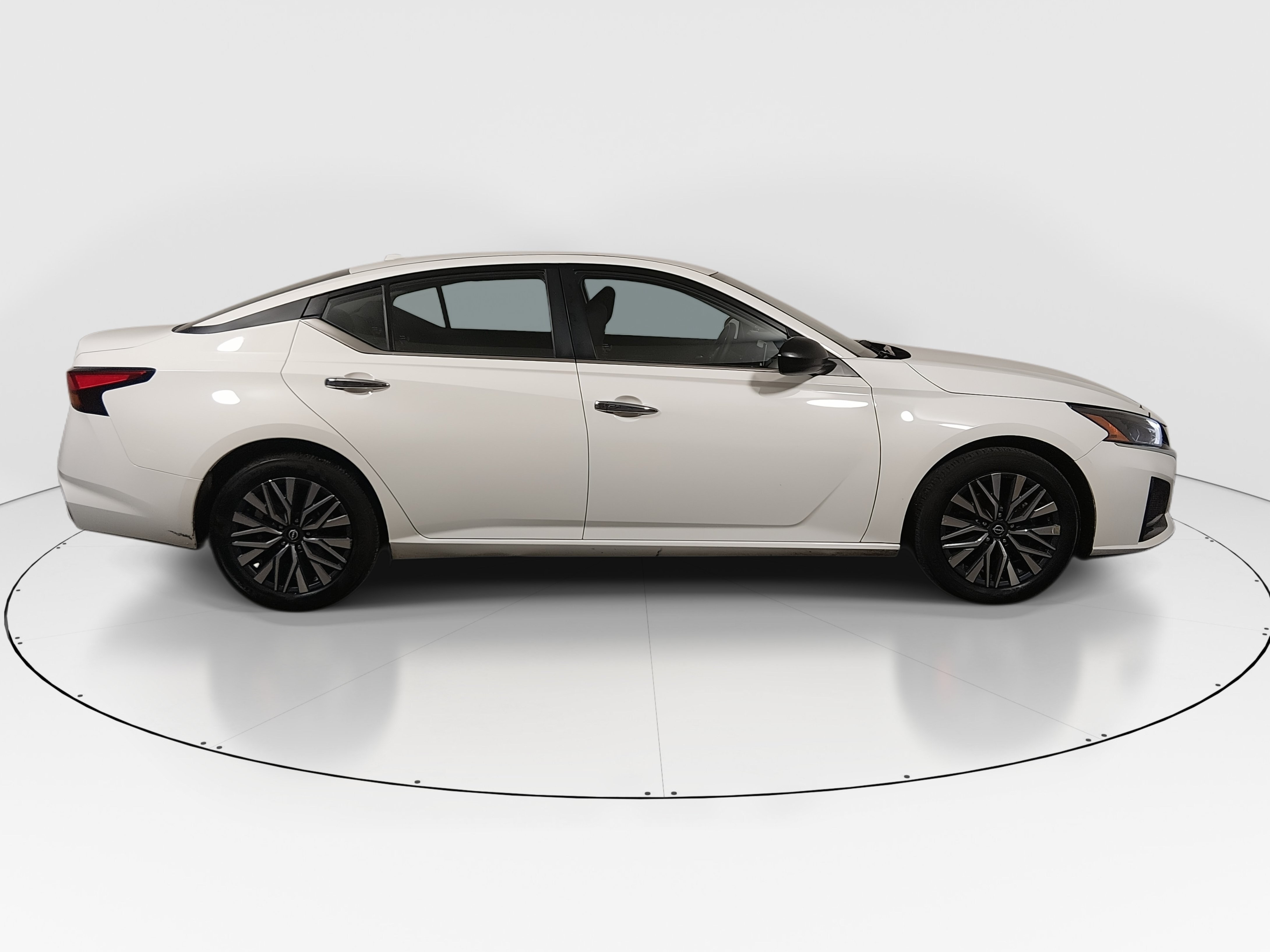 2025 Nissan Altima SV - Photo 8