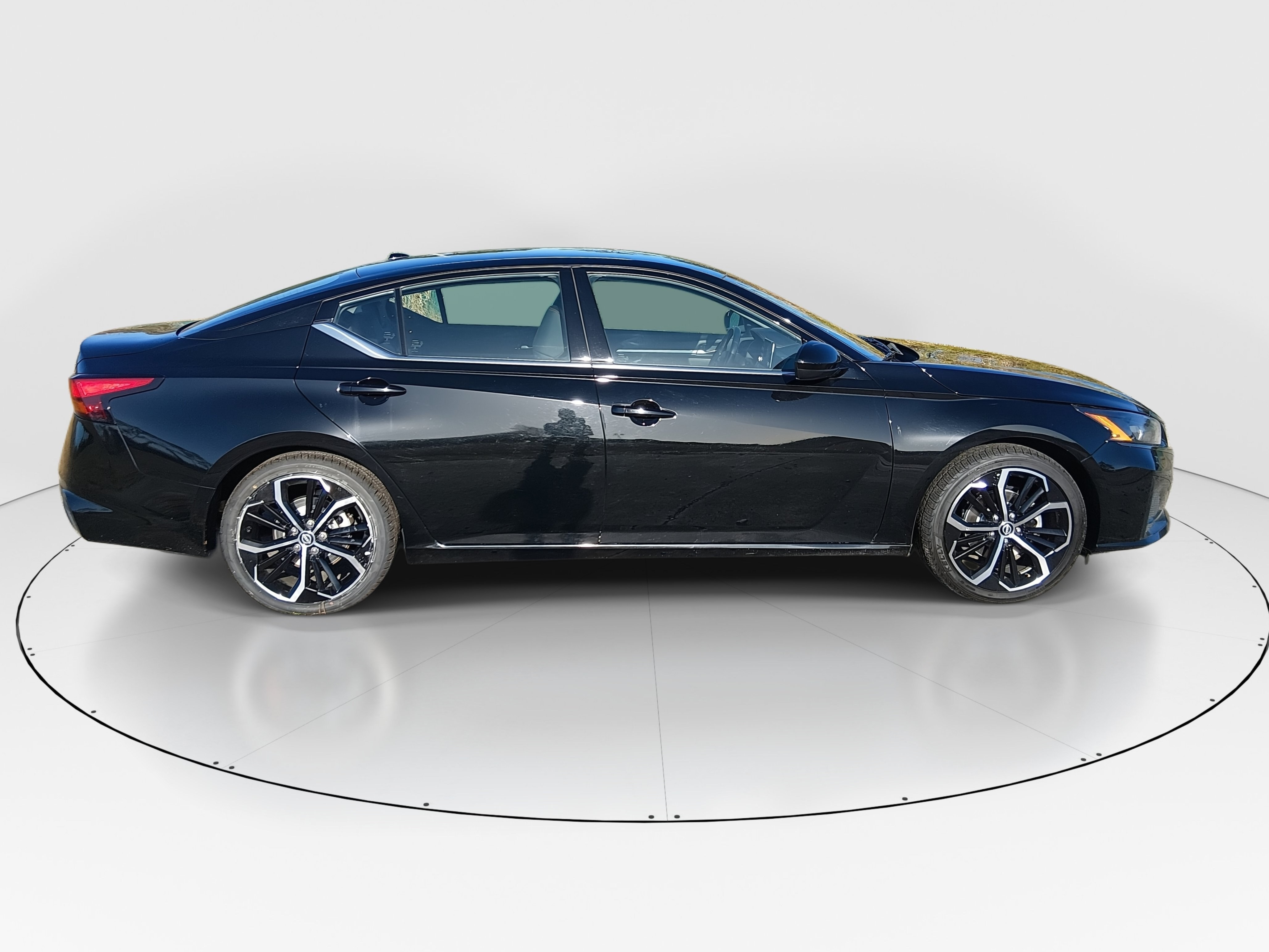 2024 Nissan Altima SR - Photo 8