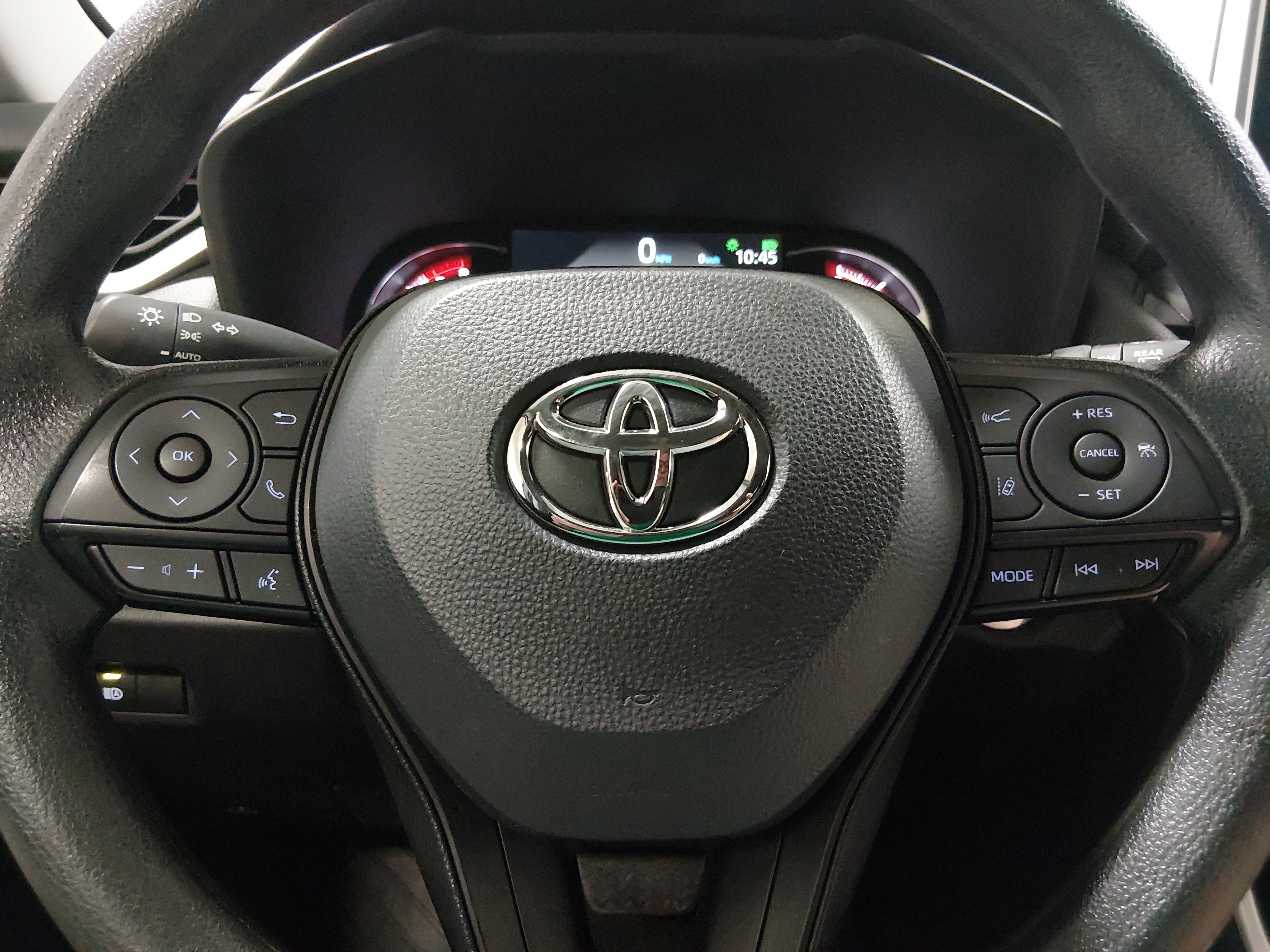 2025 Toyota RAV4 XLE - Photo 12