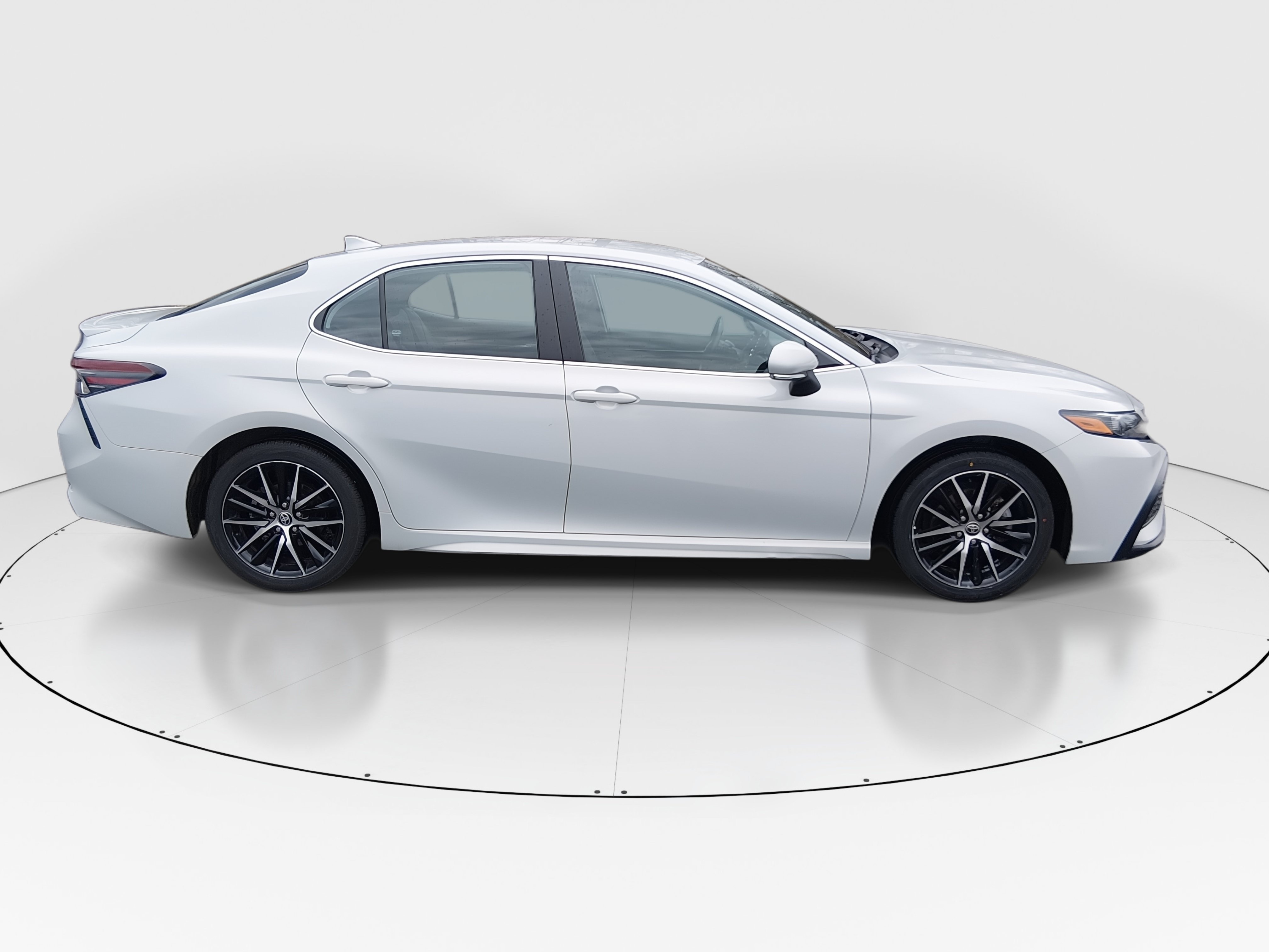 2024 Toyota Camry SE - Photo 8