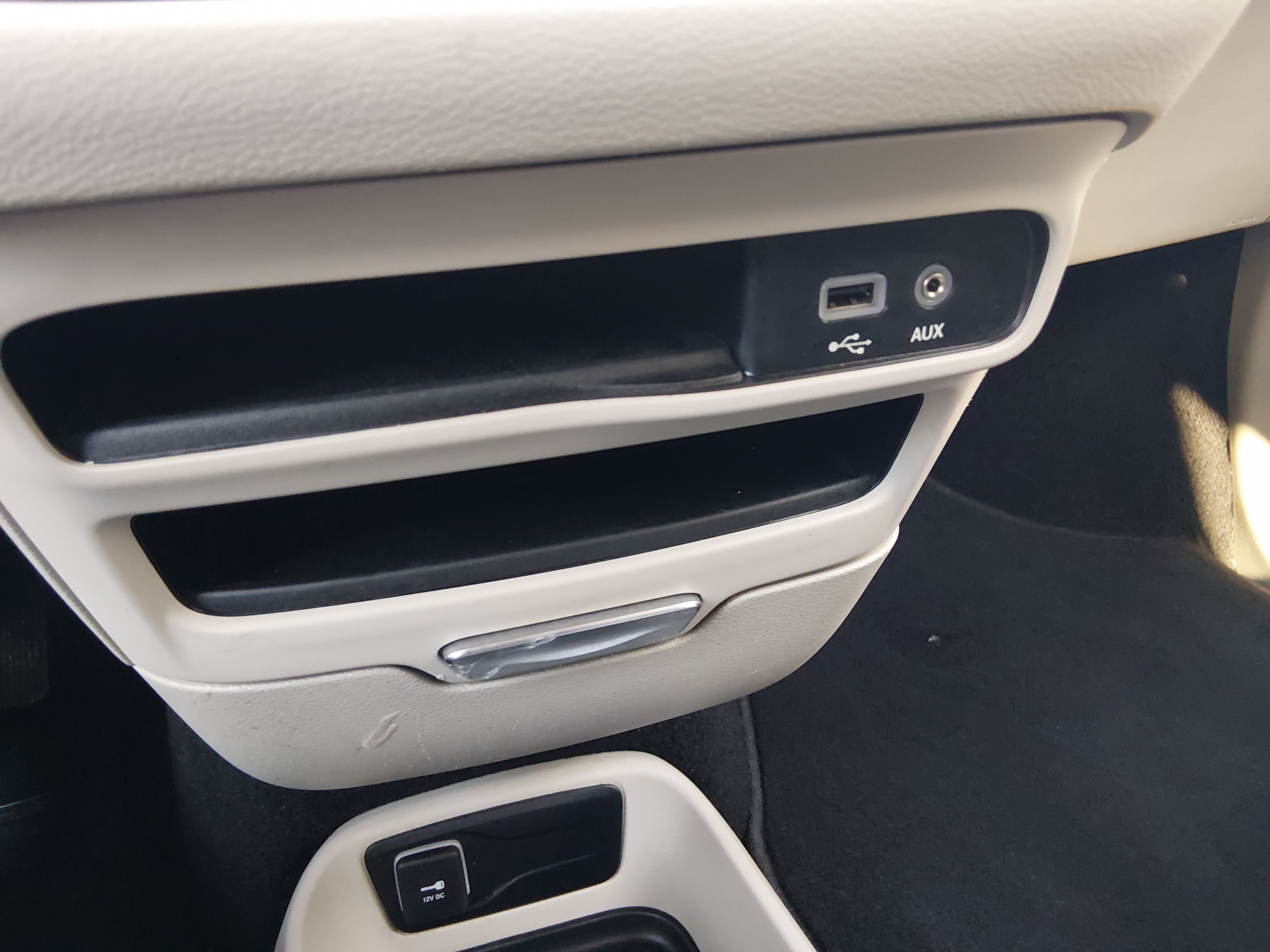 2020 Chrysler Voyager LX - Photo 13