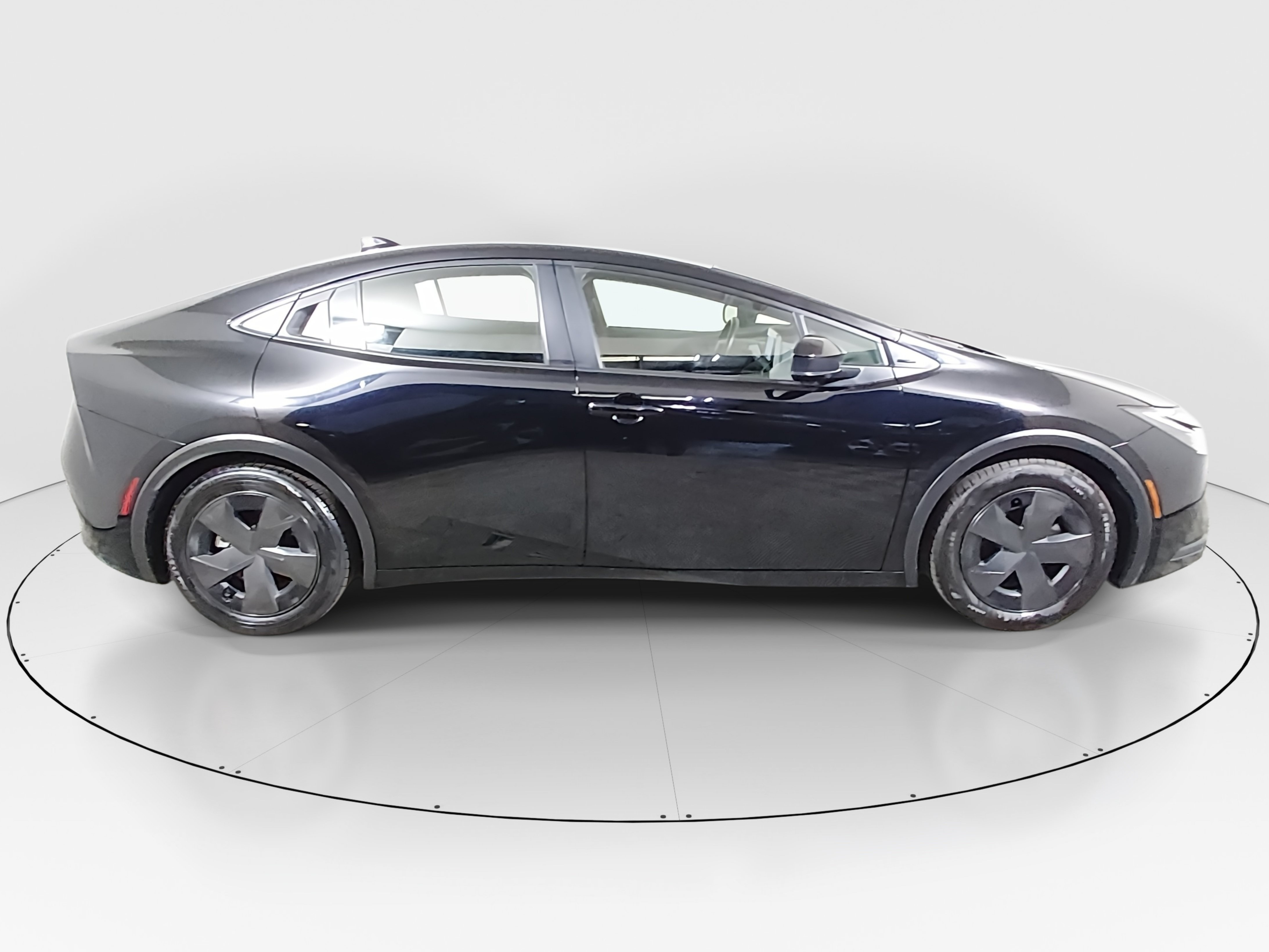 2024 Toyota Prius LE - Photo 8