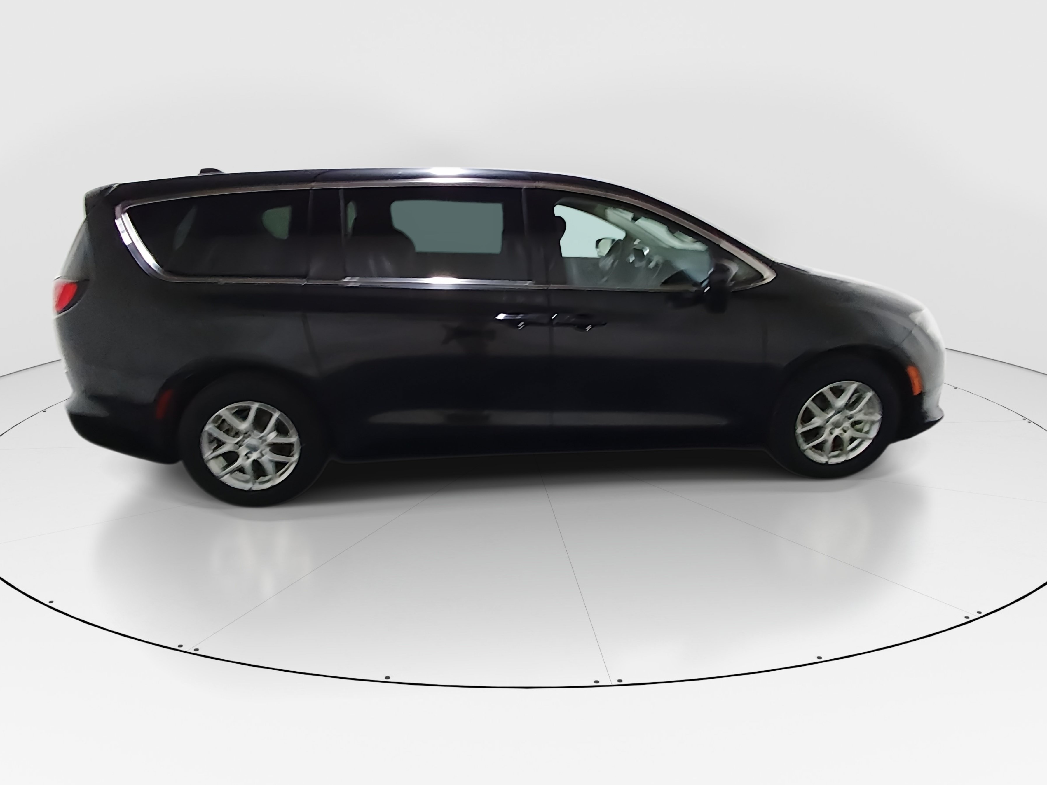 2023 Chrysler Voyager LX - Photo 8