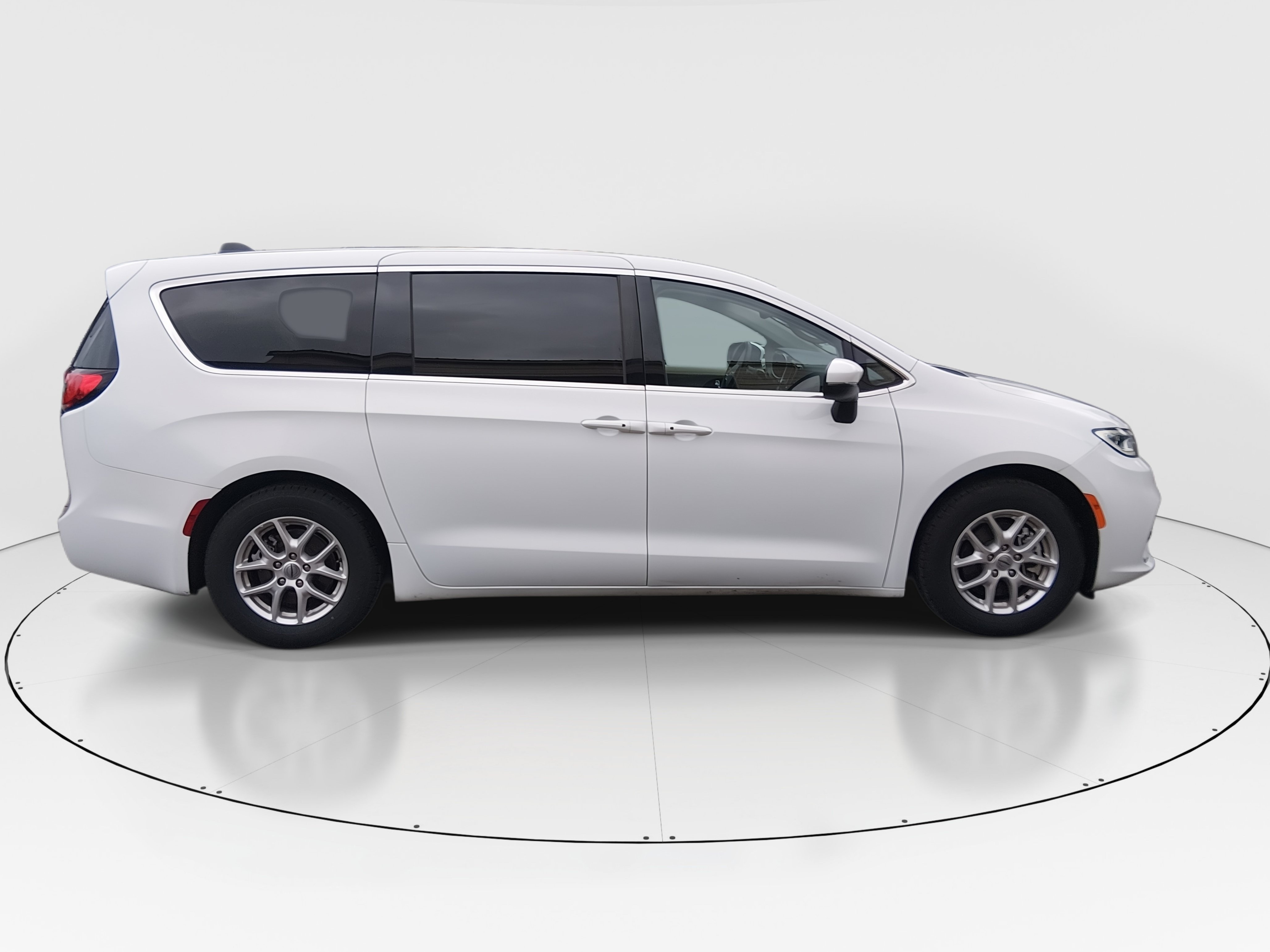 2023 Chrysler Pacifica Touring L - Photo 8