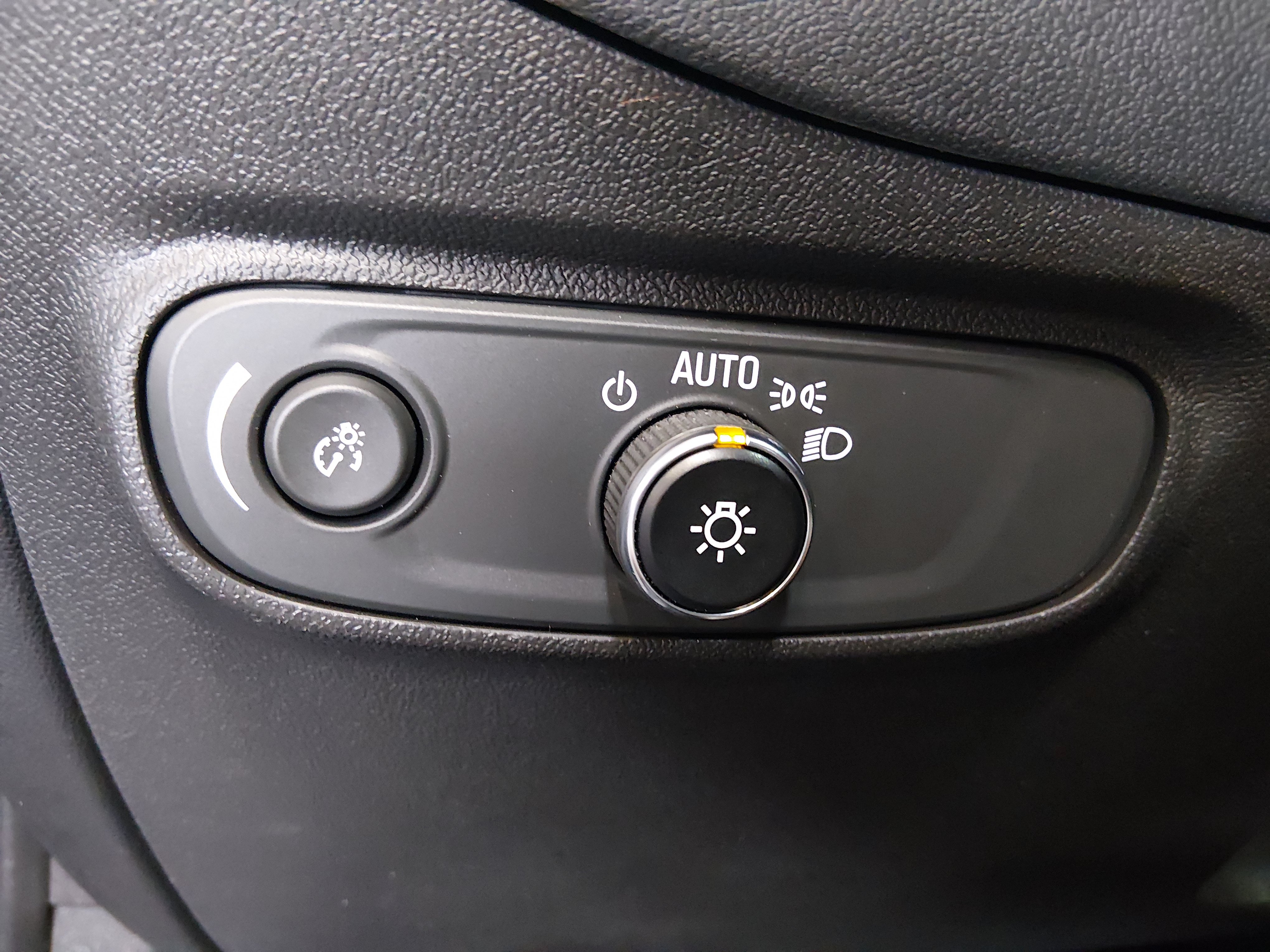2023 Chevrolet Equinox LS - Photo 13