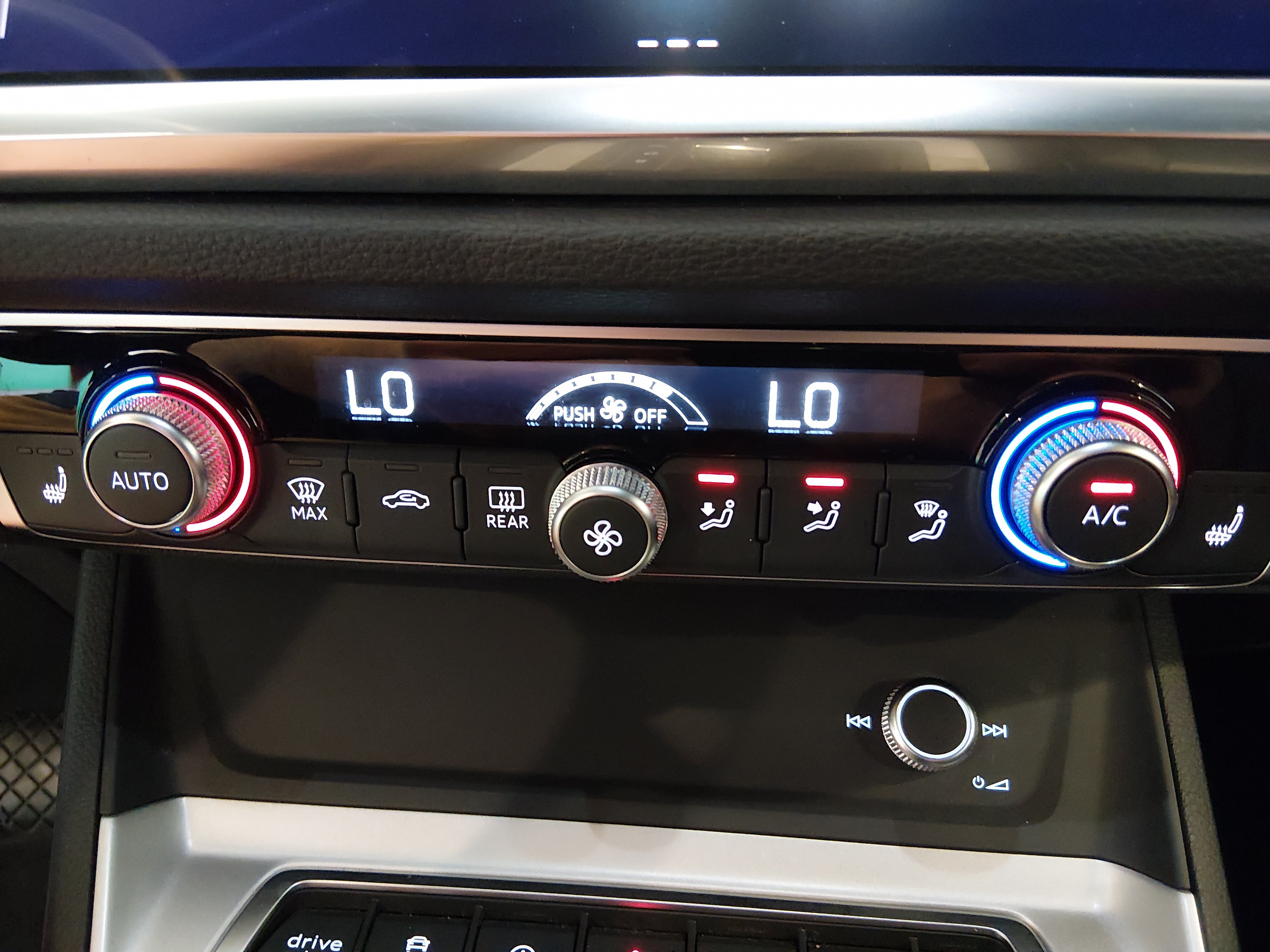 2025 Audi Q3 S Line Premium - Photo 18