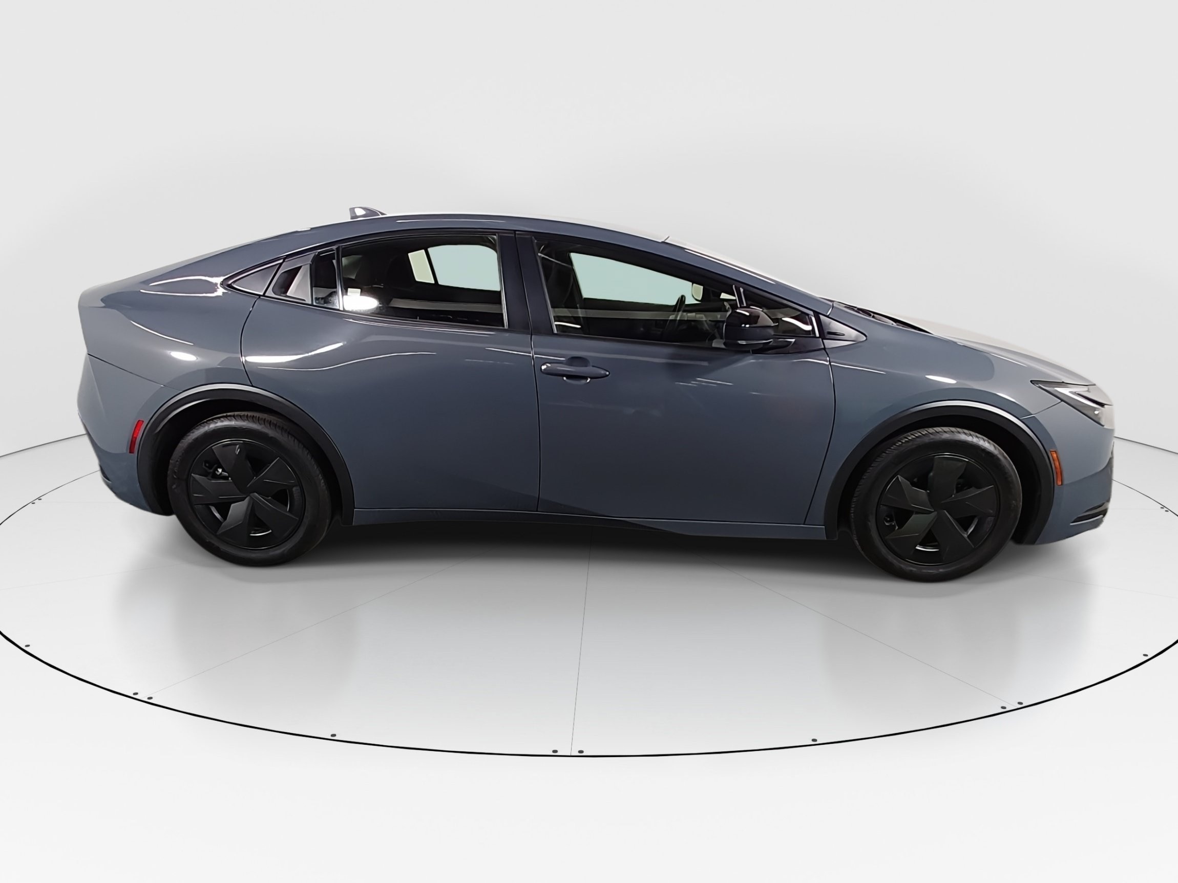 2024 Toyota Prius LE - Photo 8