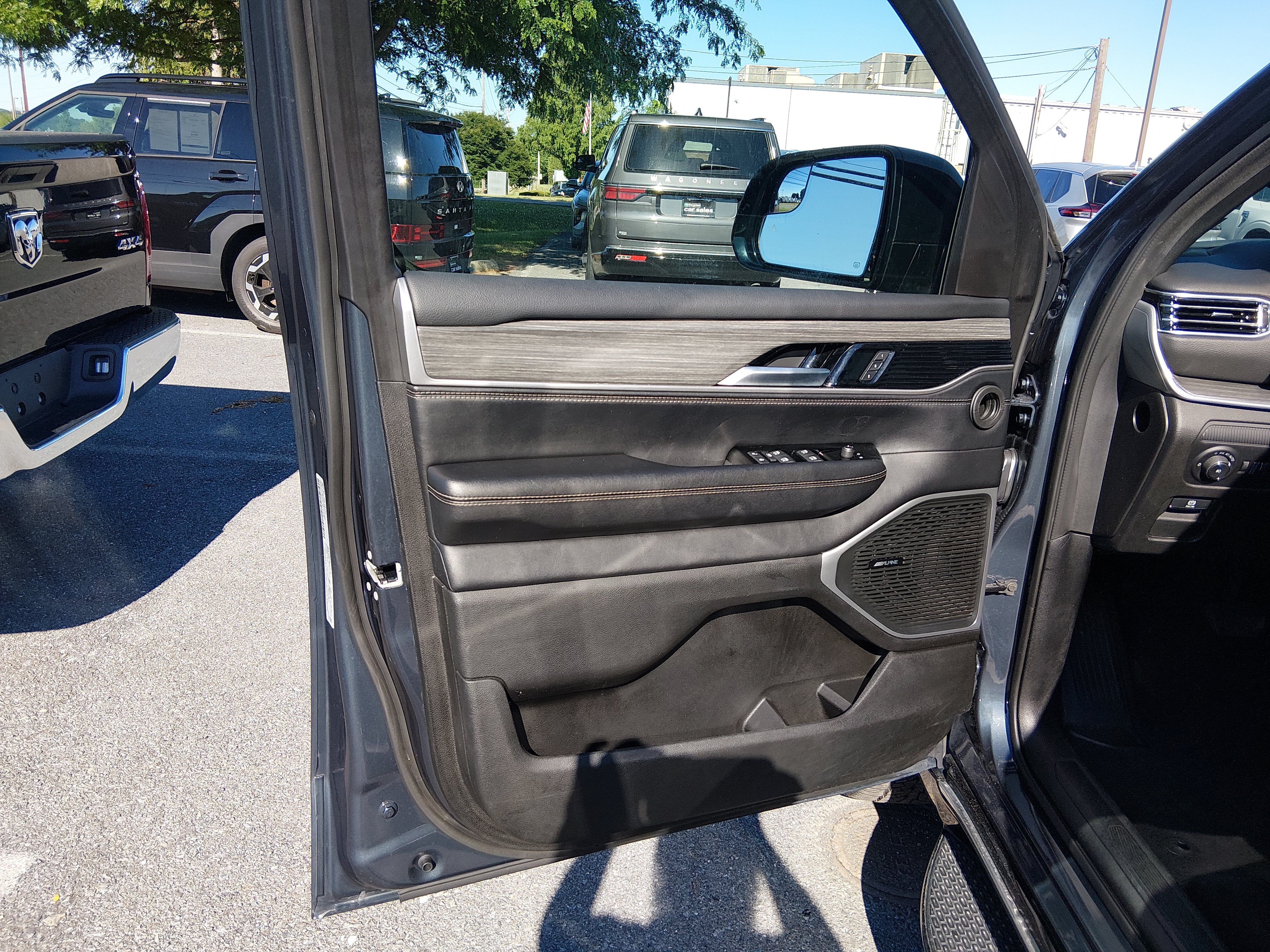 2024 Jeep Wagoneer Series II - Photo 14