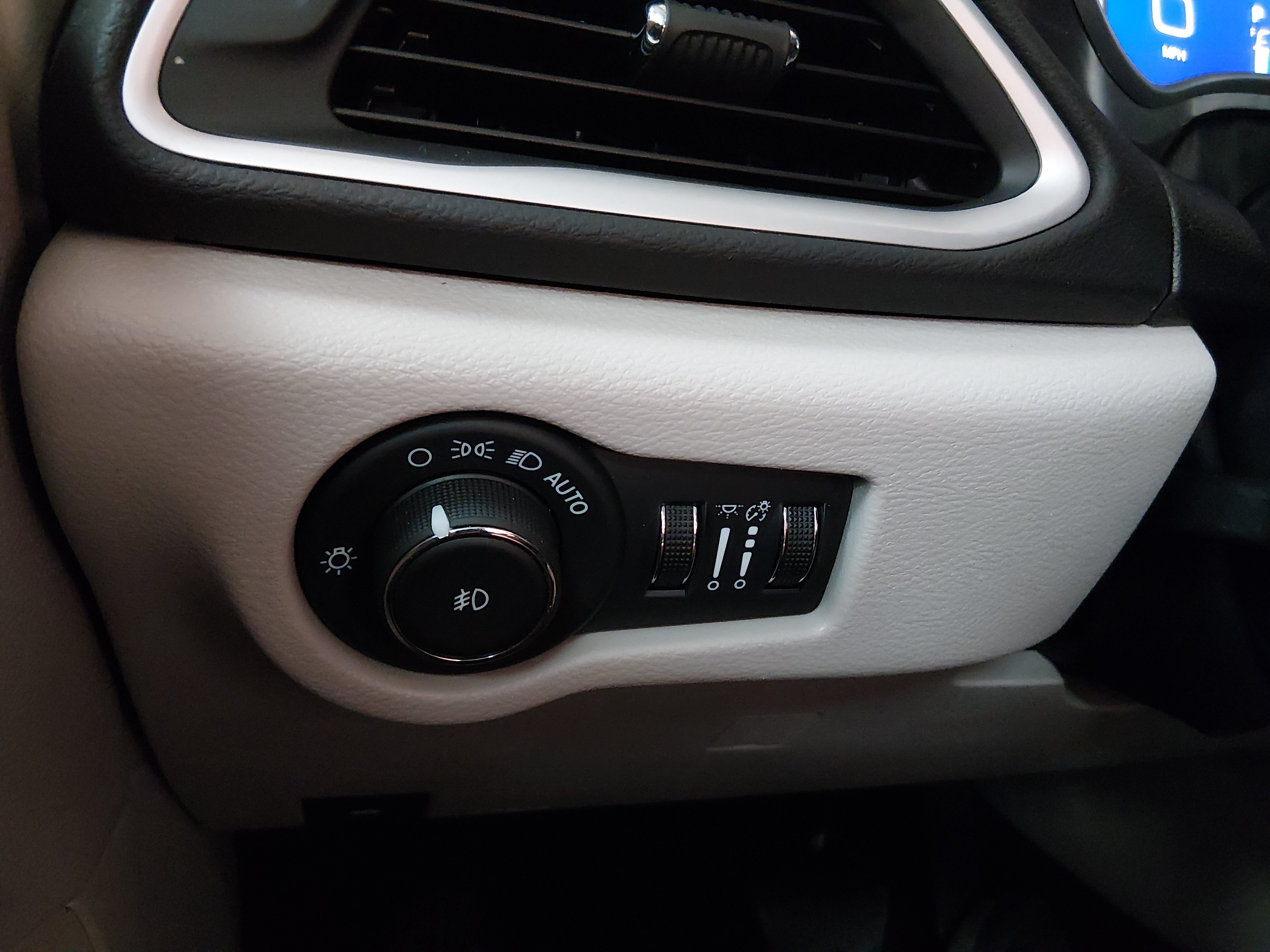 2024 Chrysler Pacifica Touring L - Photo 13