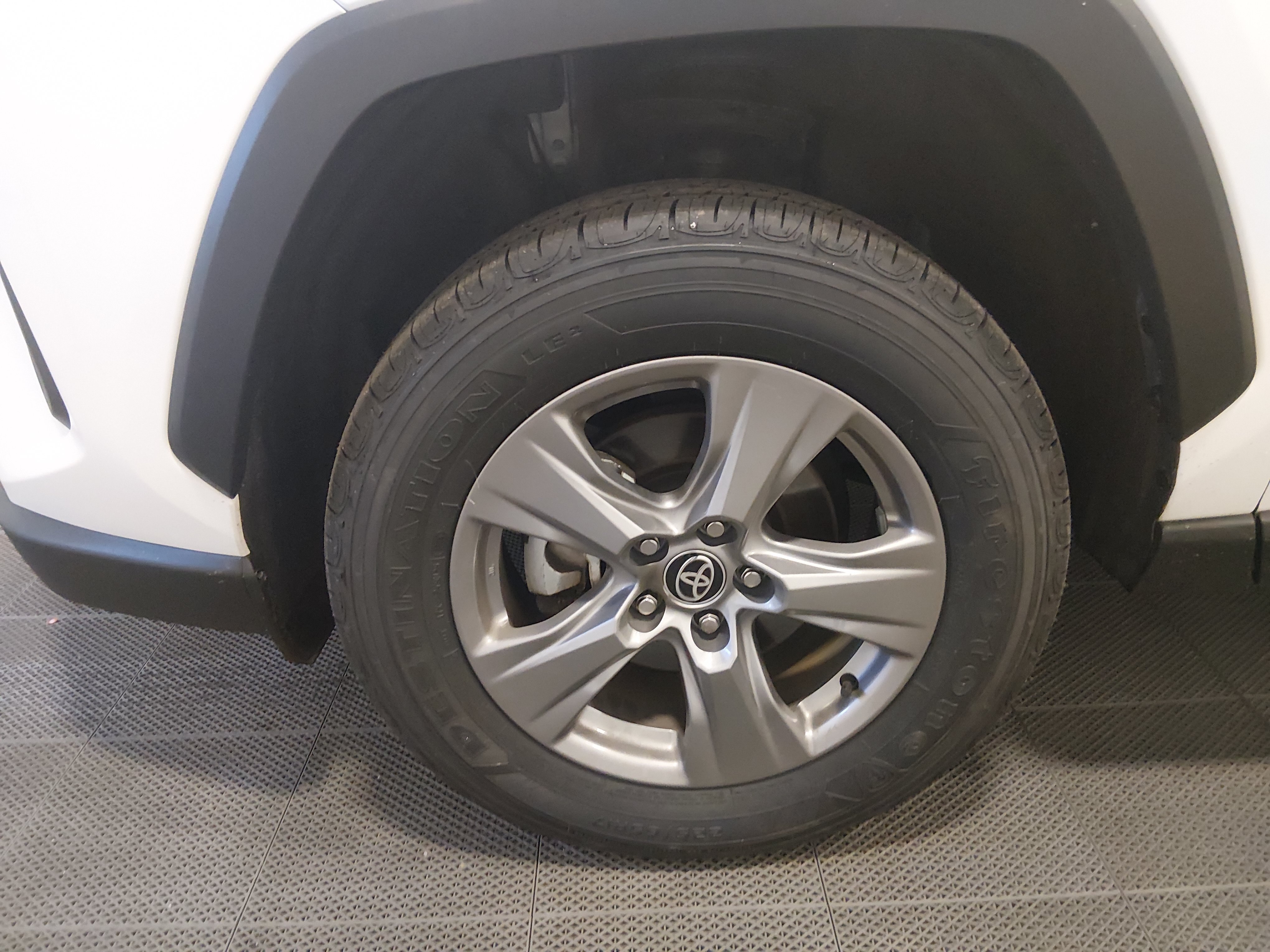 2025 Toyota RAV4 LE - Photo 10