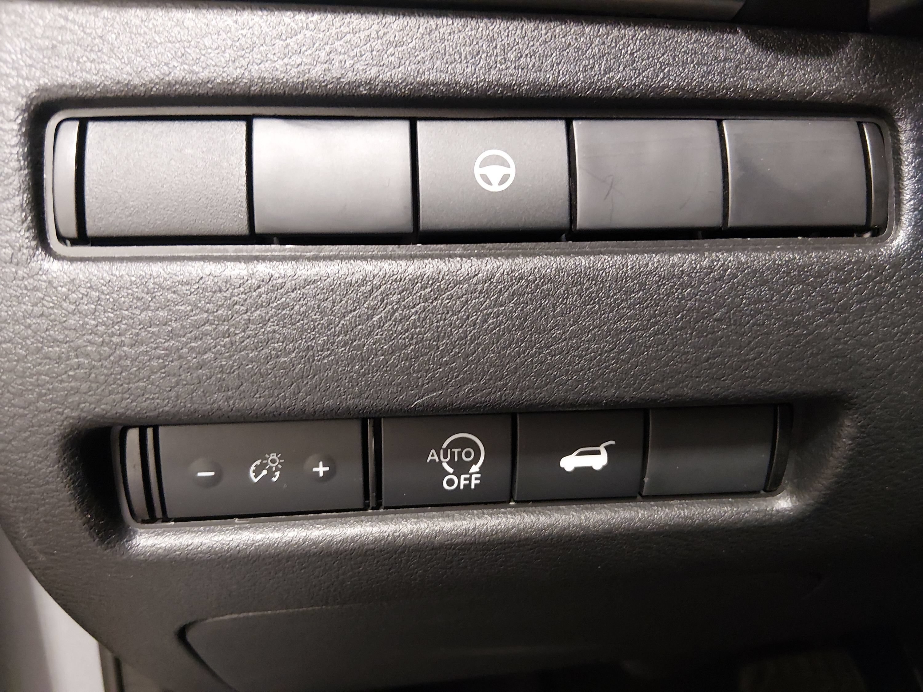 2025 Nissan Rogue SV - Photo 13