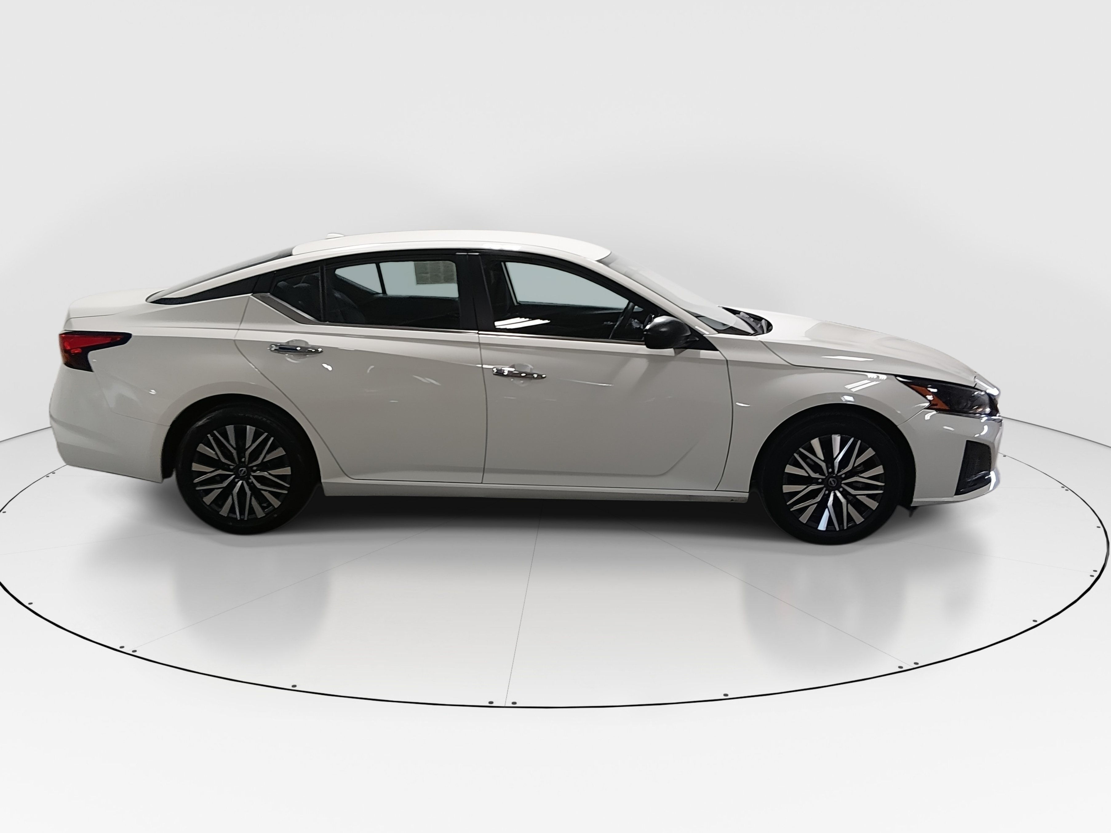 2025 Nissan Altima SV - Photo 8