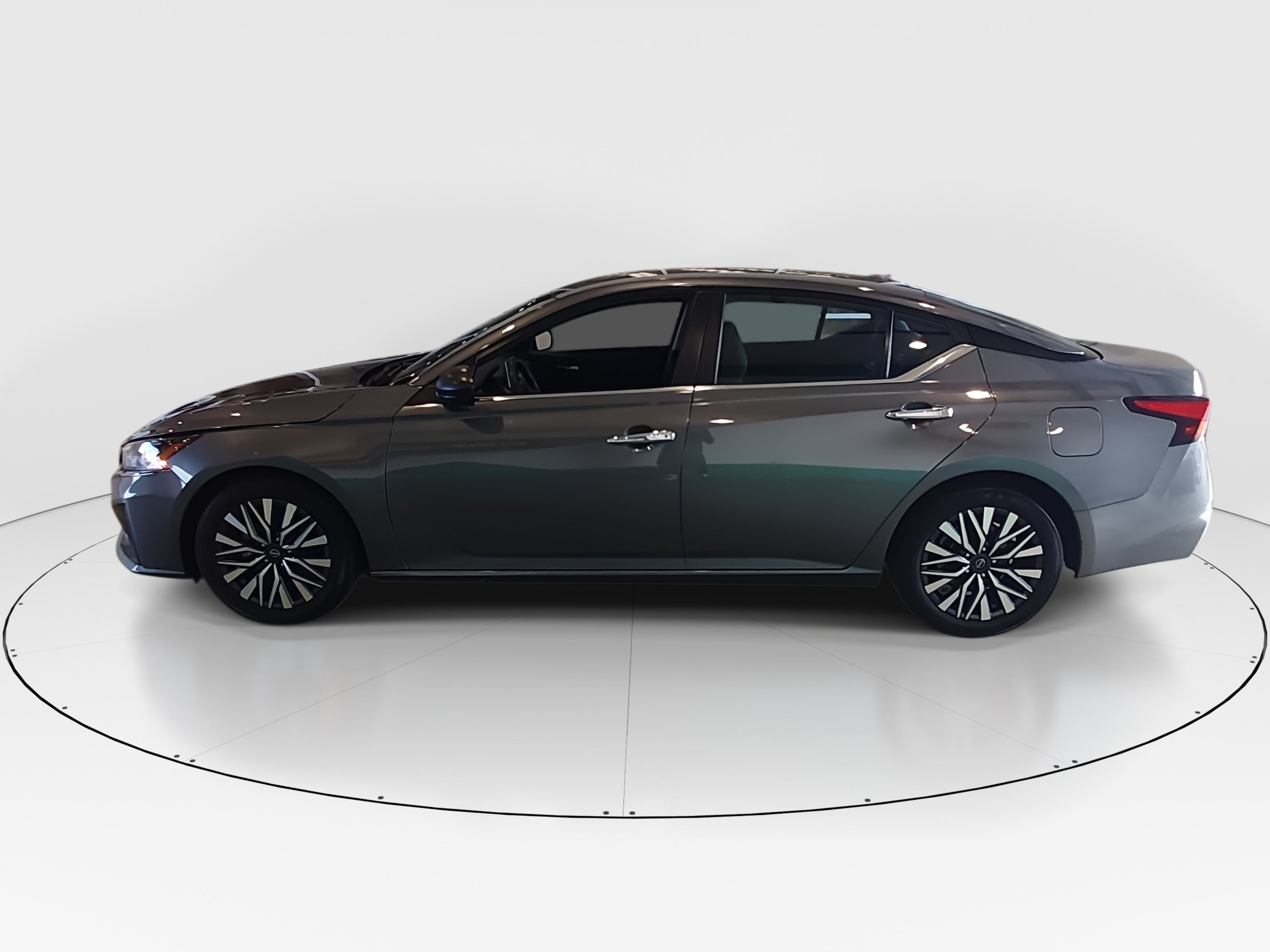 2024 Nissan Altima SV - Photo 4
