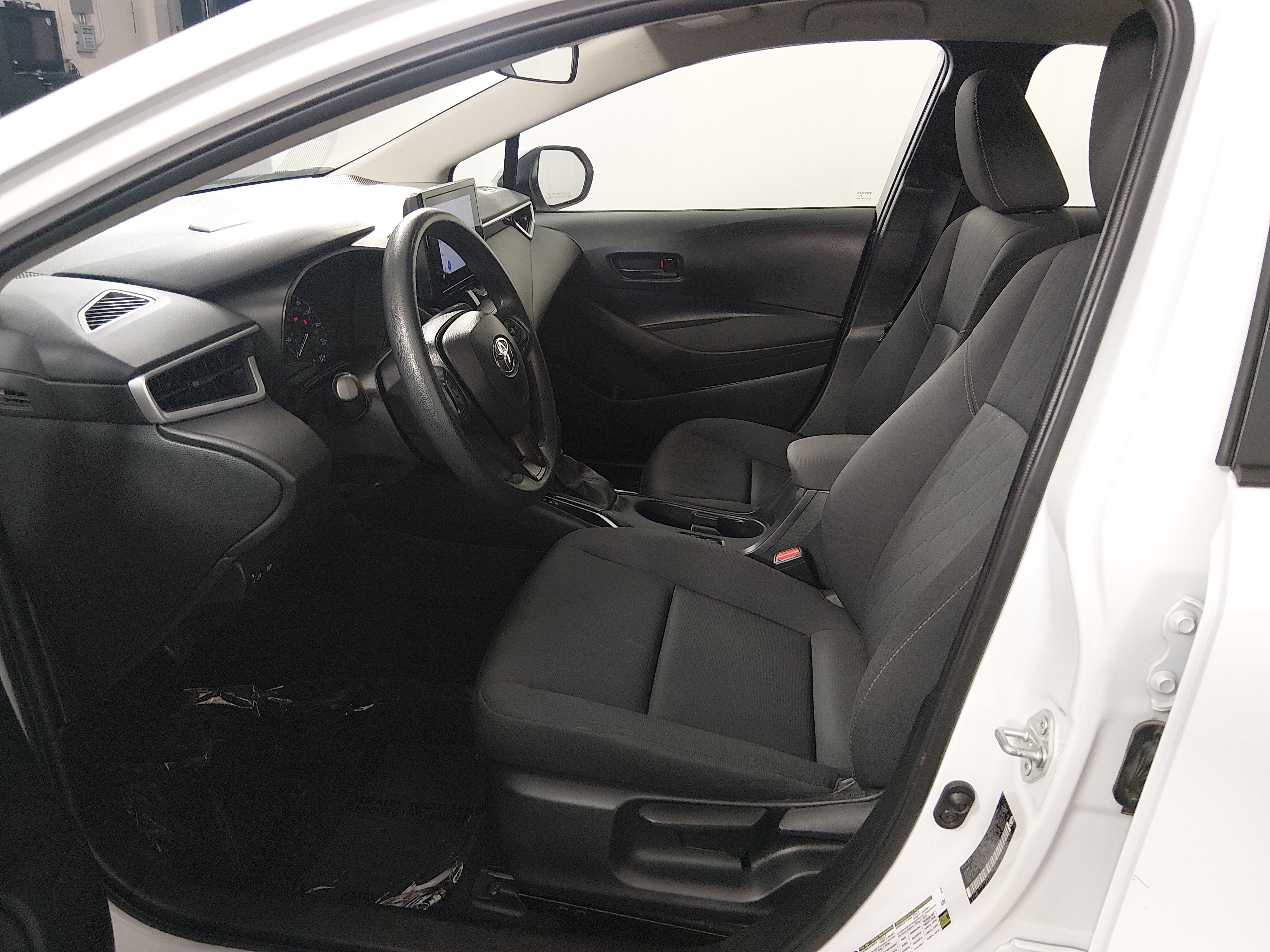 2024 Toyota Corolla LE - Photo 19