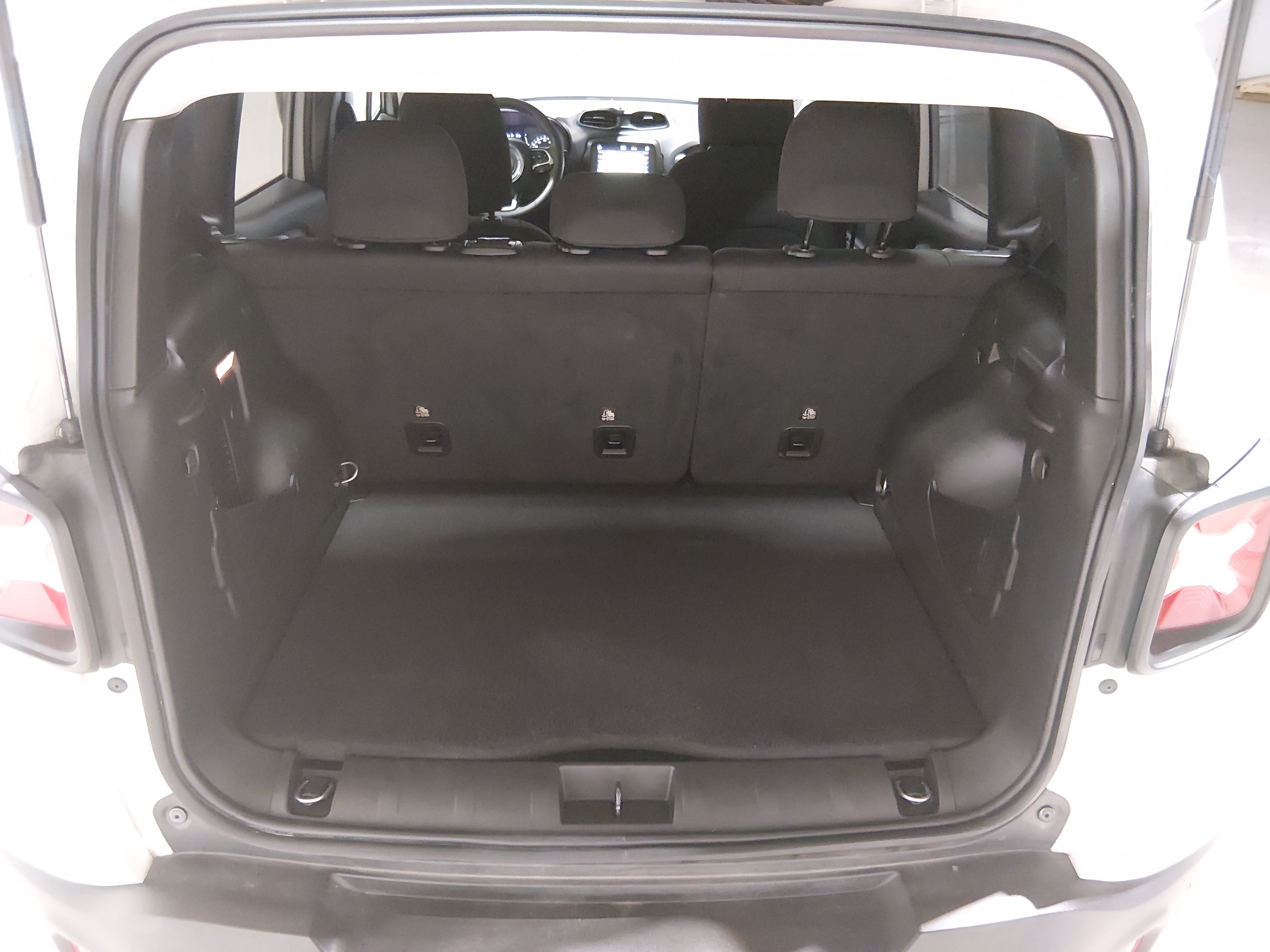 2023 Jeep Renegade Latitude - Photo 11