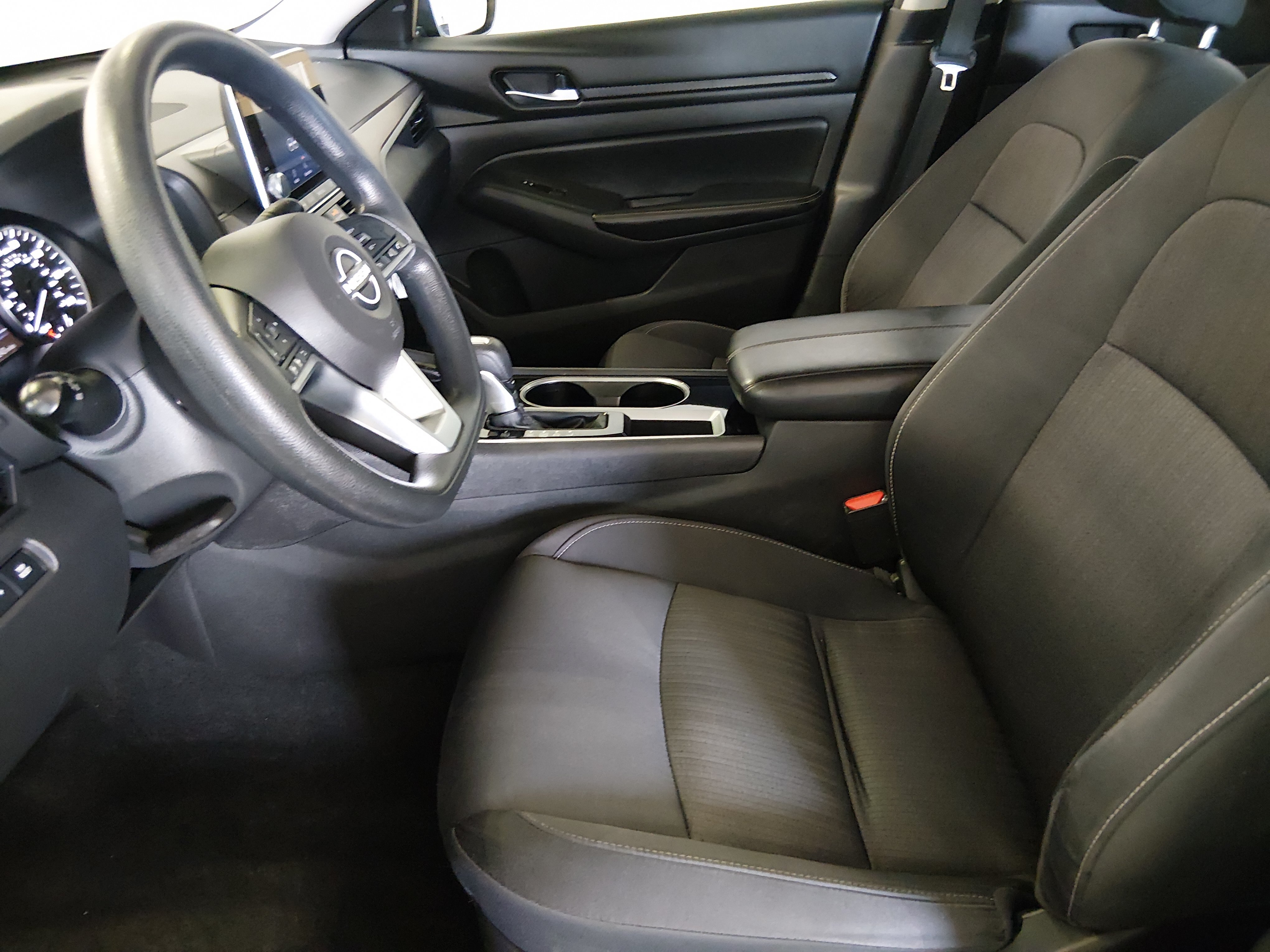 2024 Nissan Altima SV - Photo 13
