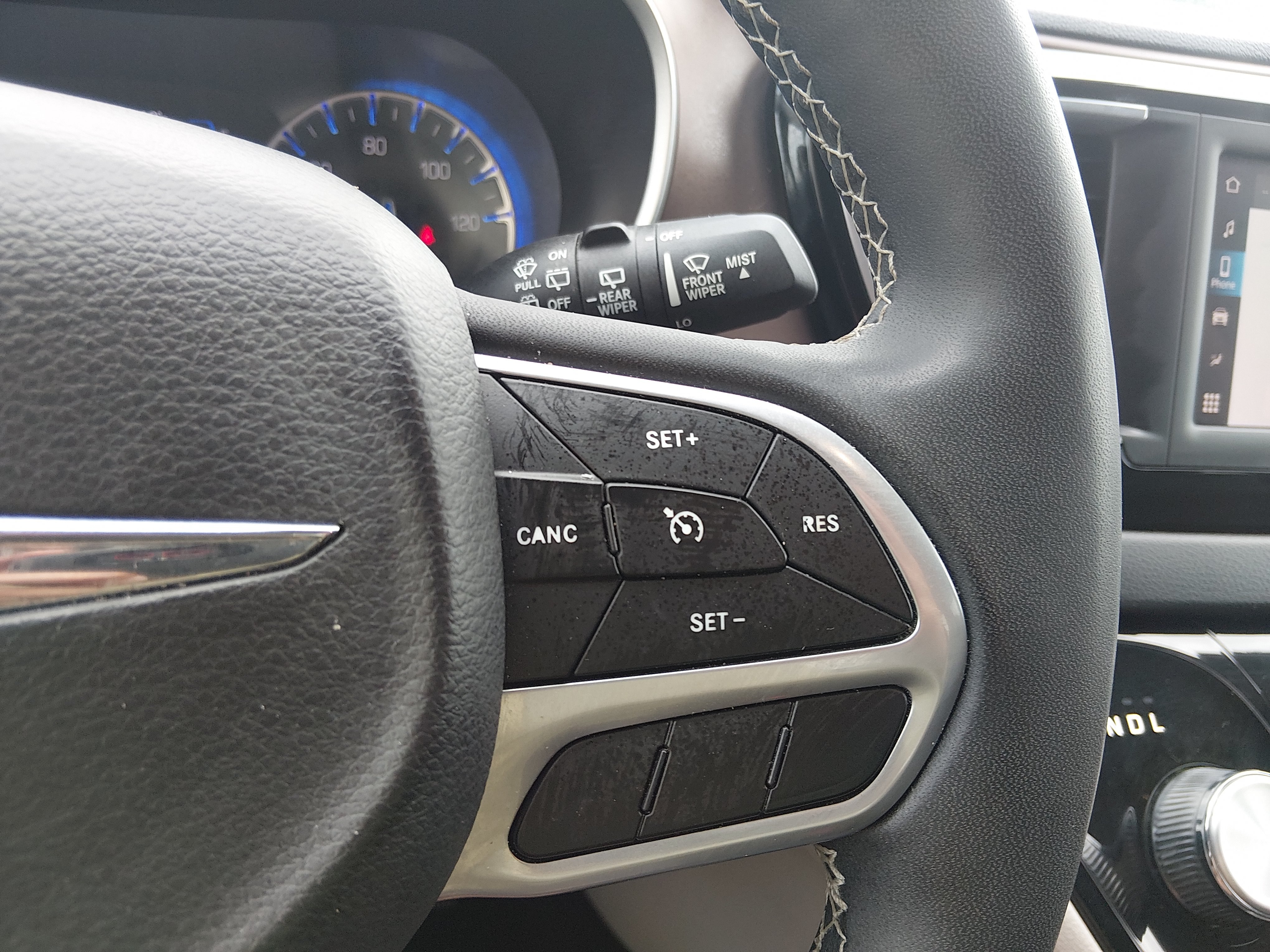 2023 Chrysler Voyager LX - Photo 12