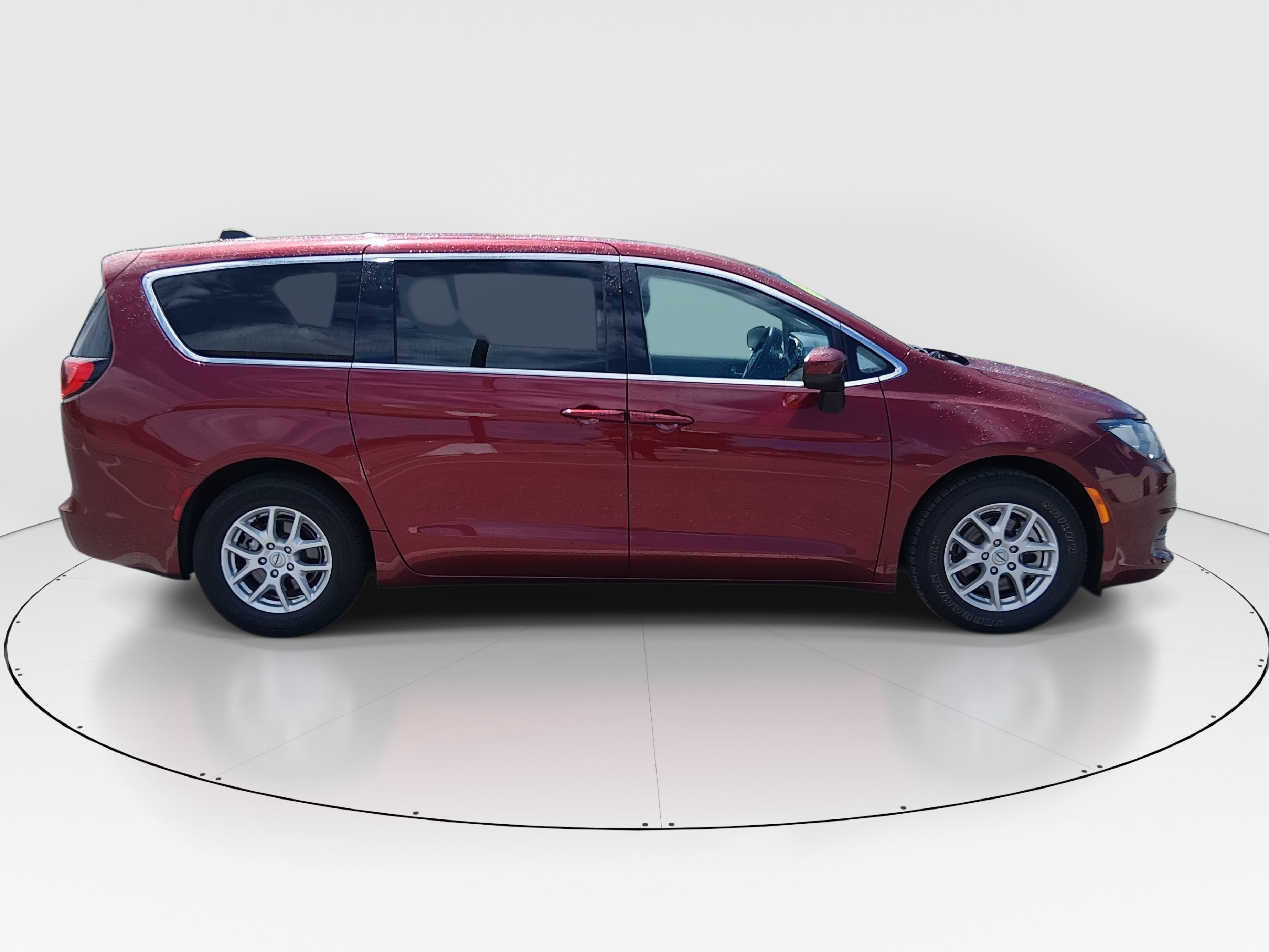 2023 Chrysler Voyager LX - Photo 8