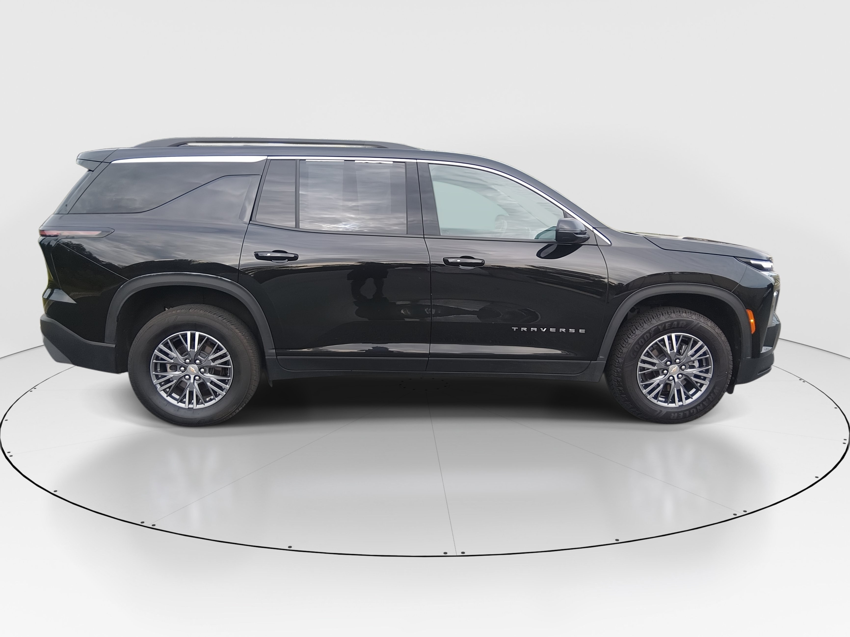 2025 Chevrolet Traverse LT - Photo 8