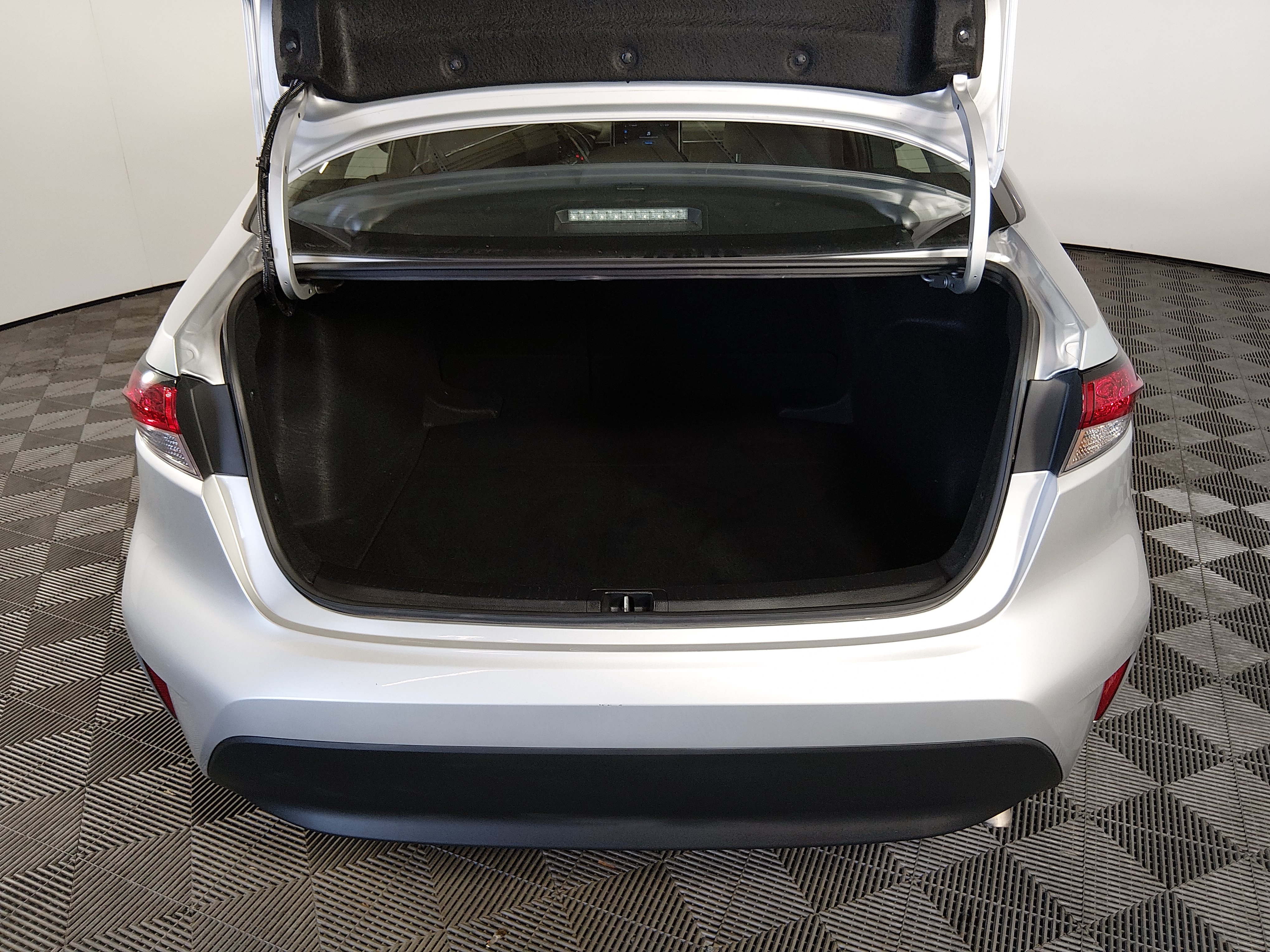 2024 Toyota Corolla LE - Photo 11