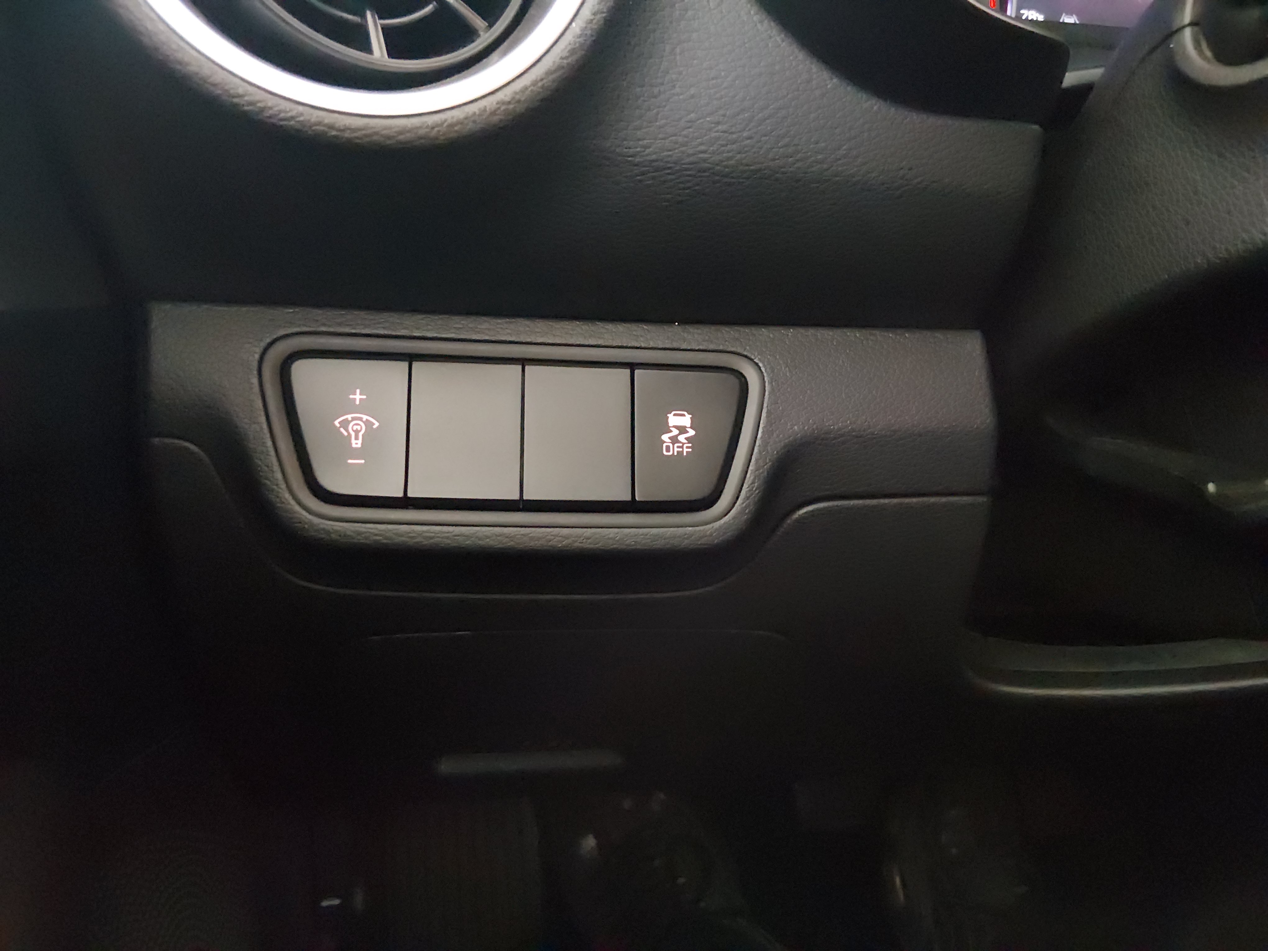2024 Kia Forte LXS - Photo 13