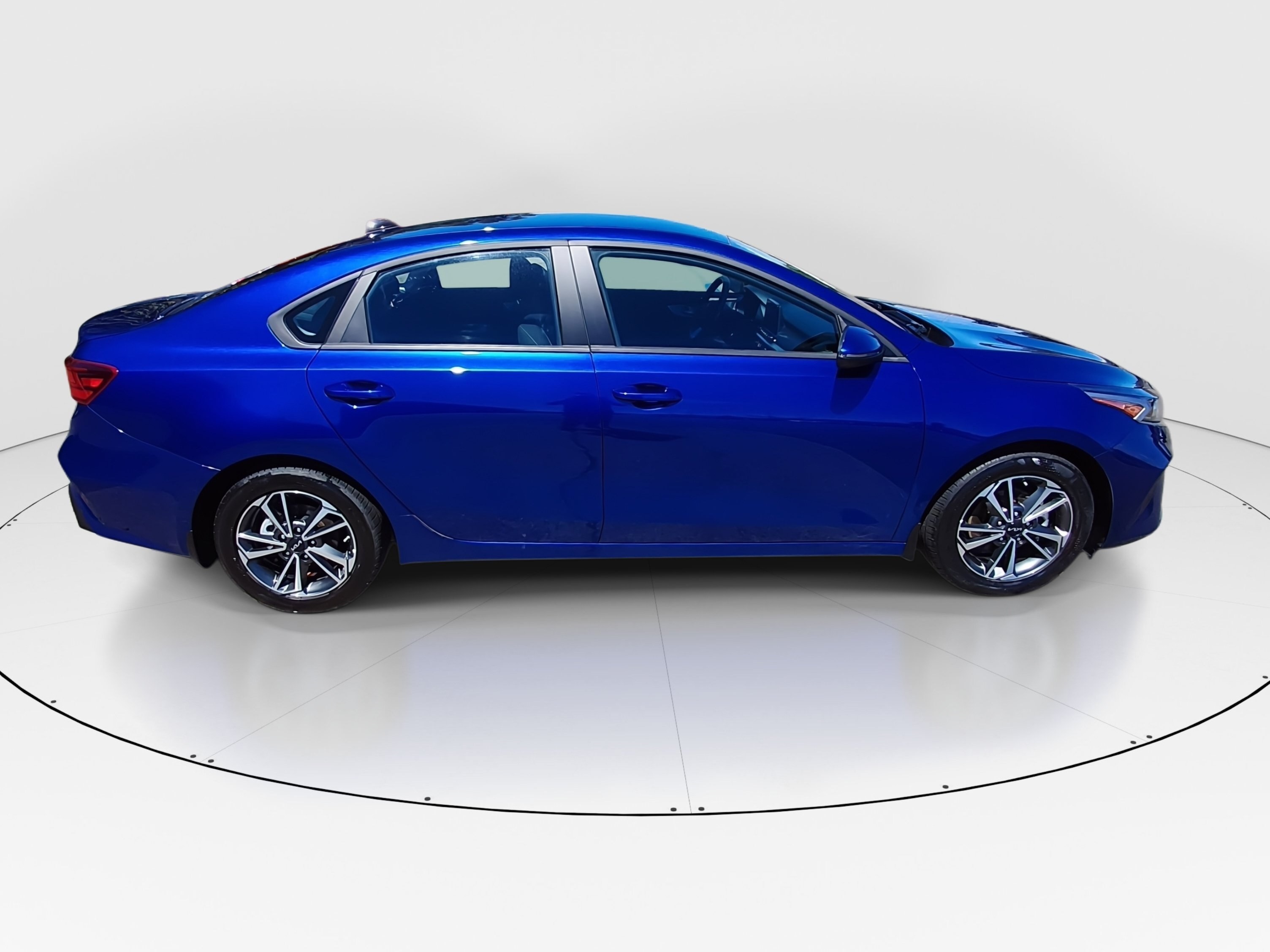2024 Kia Forte LXS - Photo 8
