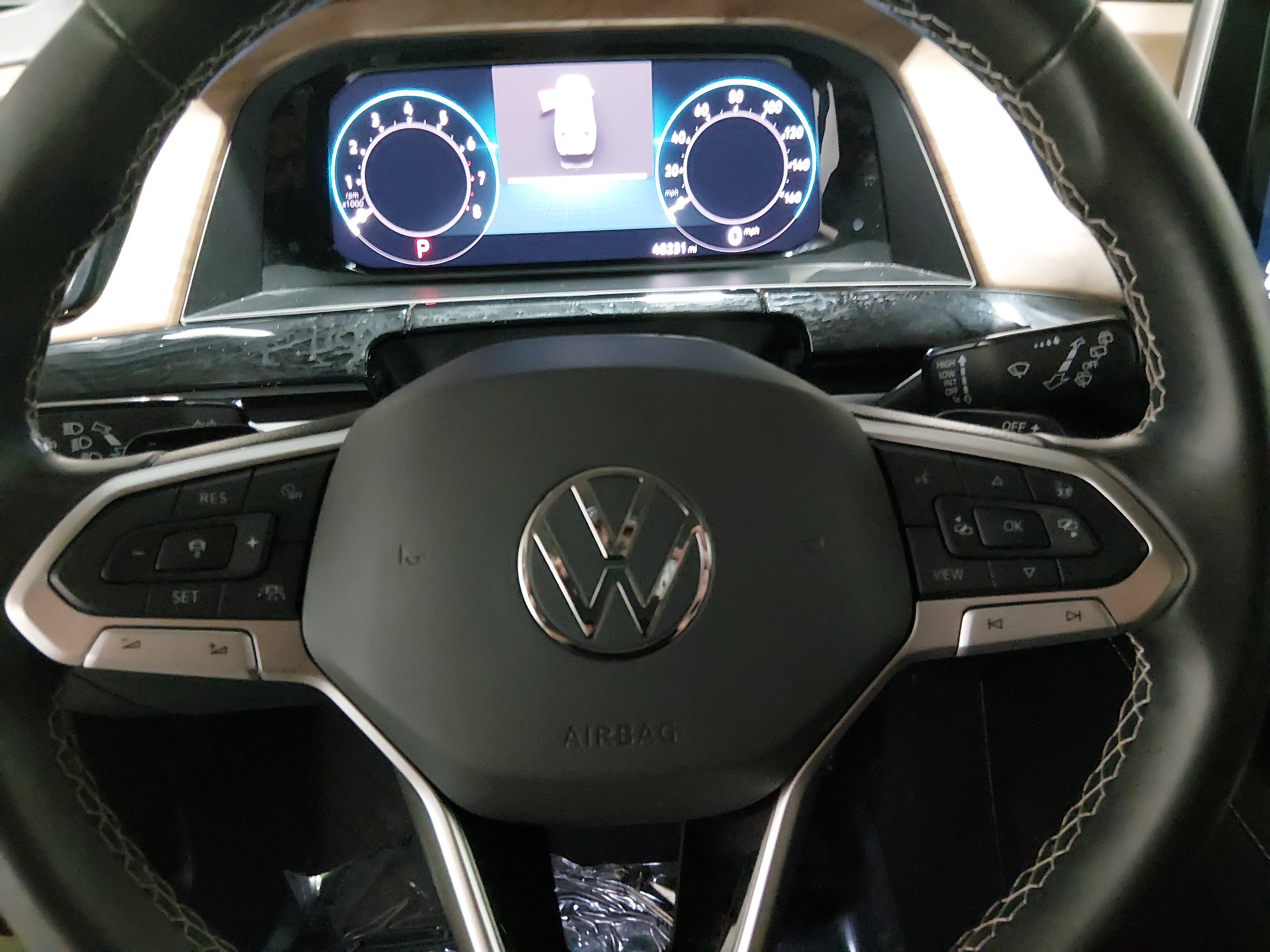 2025 Volkswagen Atlas SE w/Tech - Photo 12