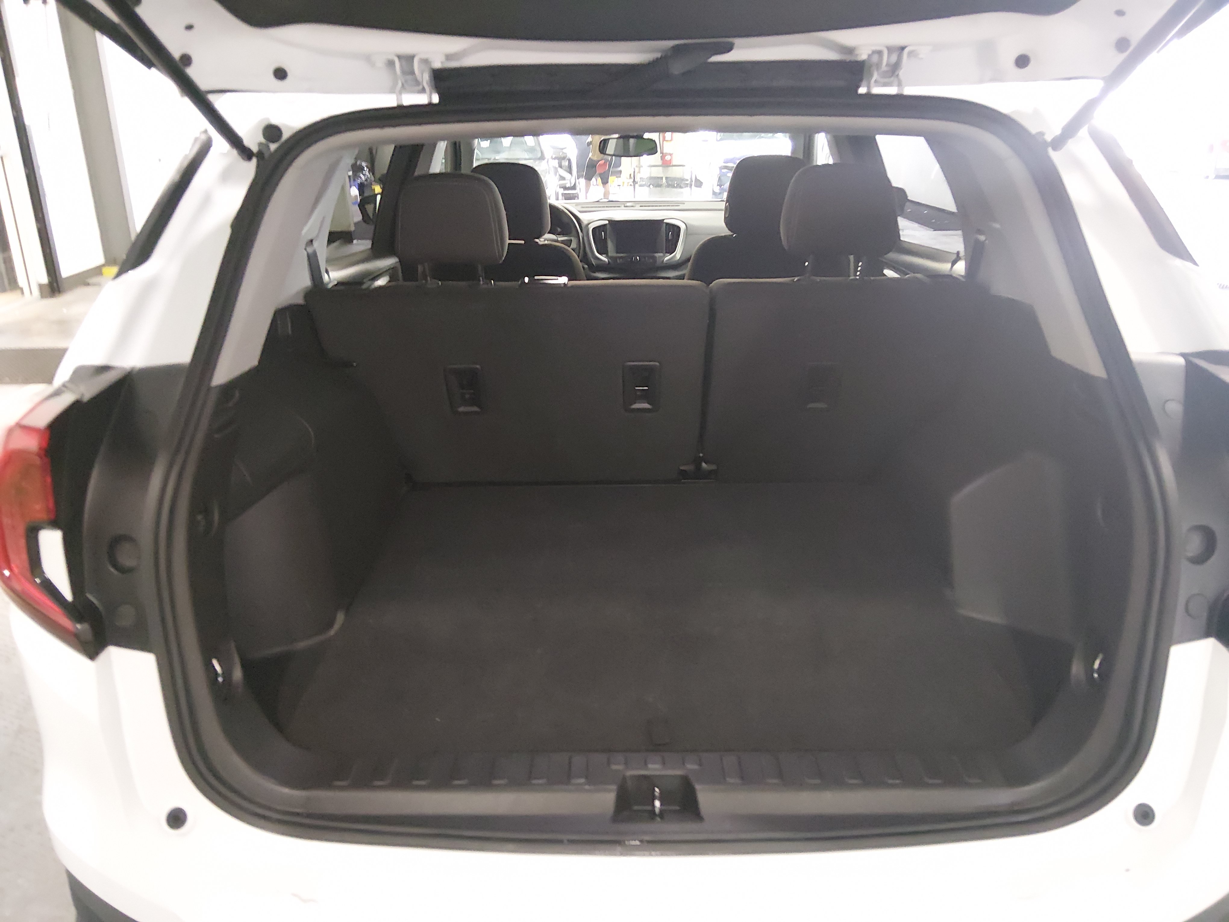 2024 GMC Terrain SLE - Photo 11
