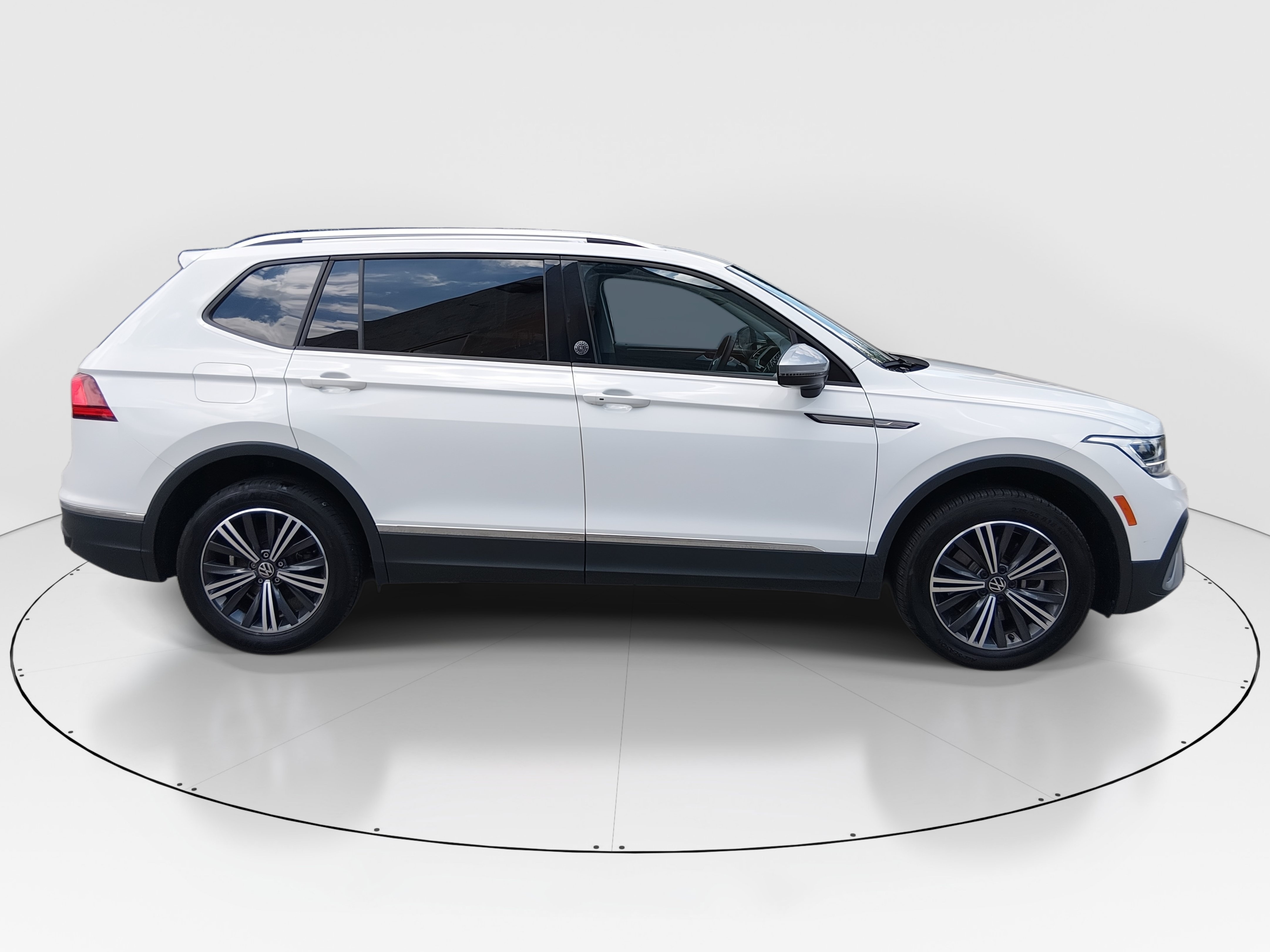 2024 Volkswagen Tiguan Wolfsburg Edition - Photo 8