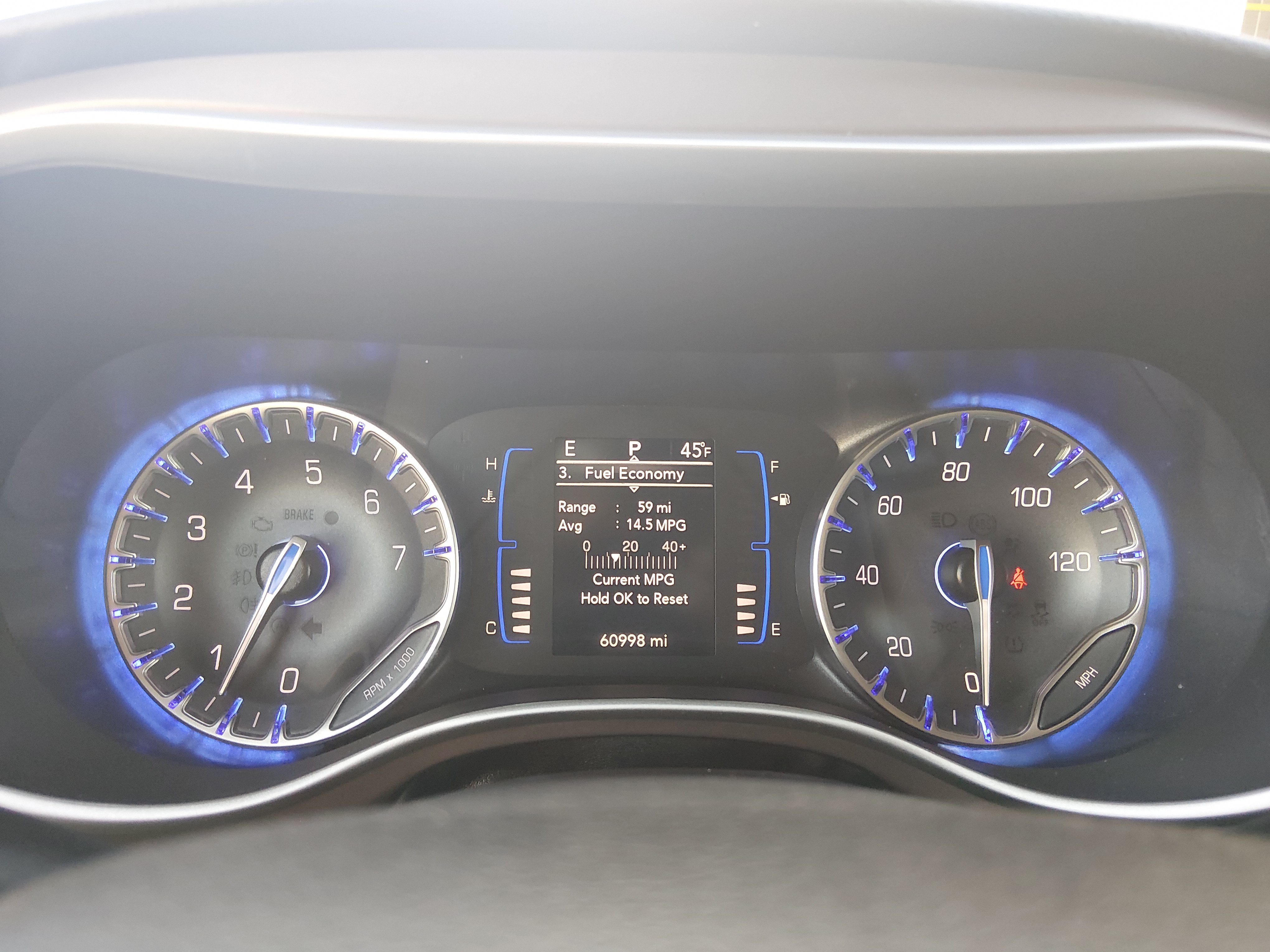 2023 Chrysler Voyager LX - Photo 14
