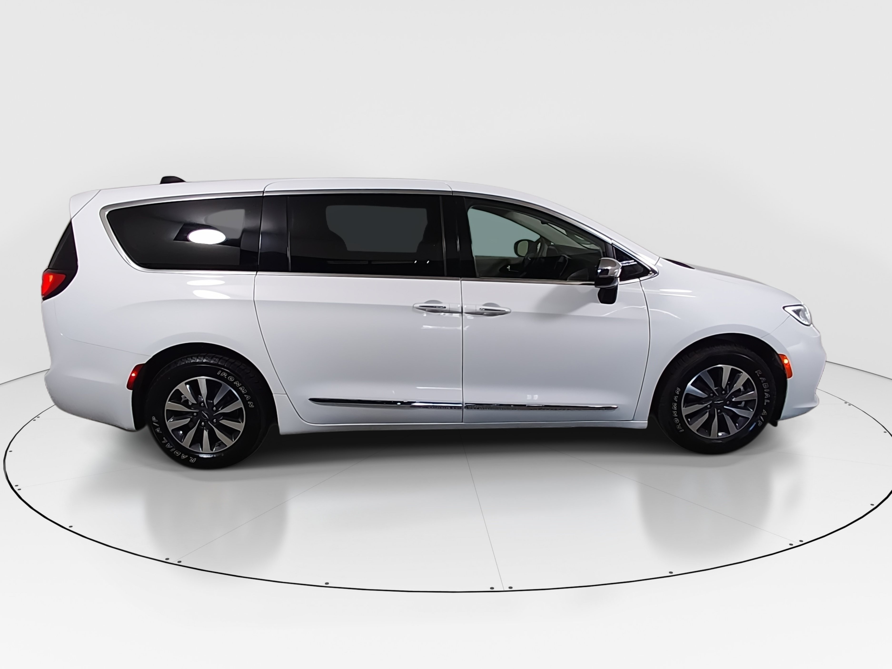 2023 Chrysler Pacifica Hybrid Limited - Photo 8