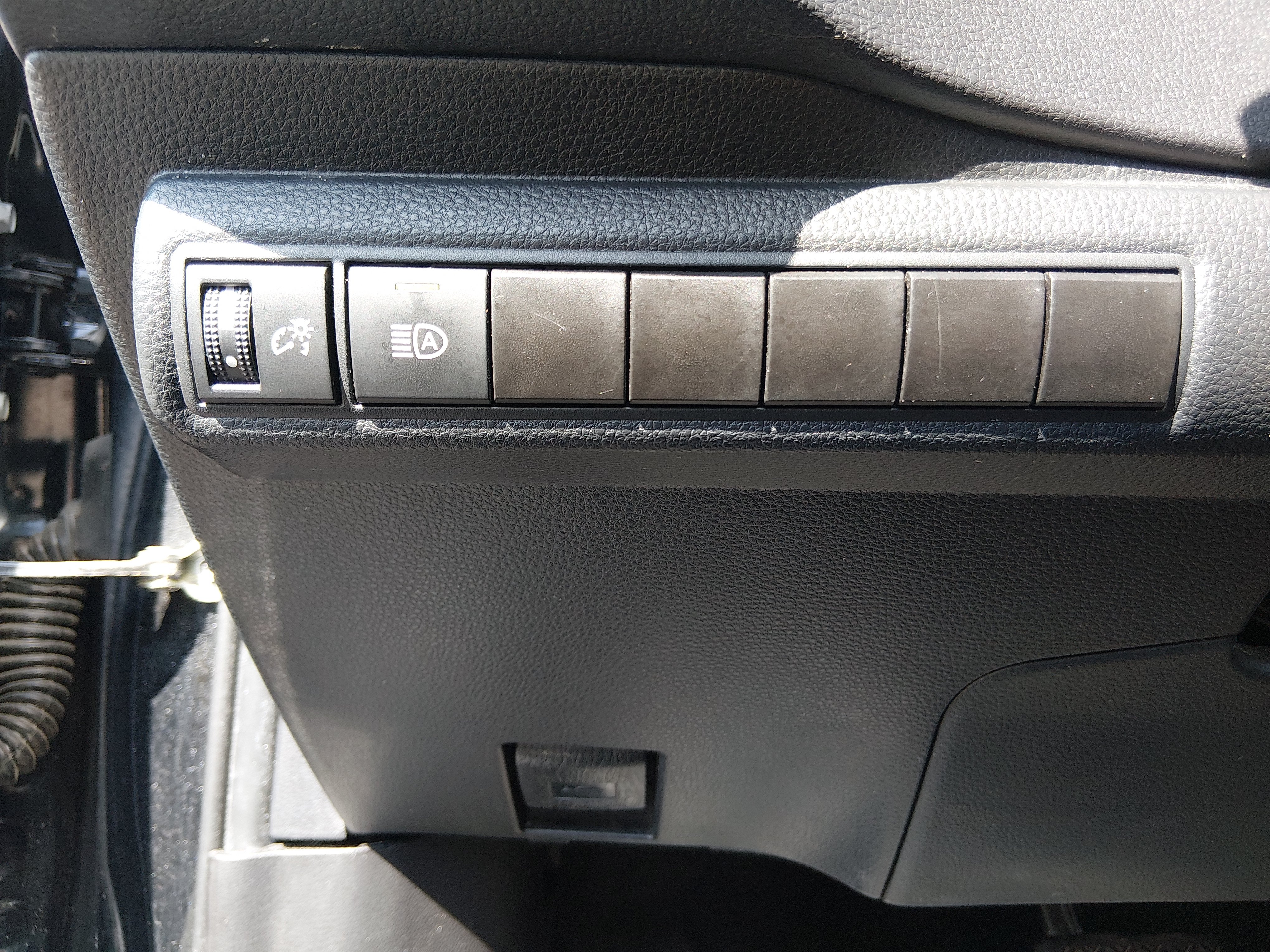 2024 Toyota Corolla LE - Photo 13