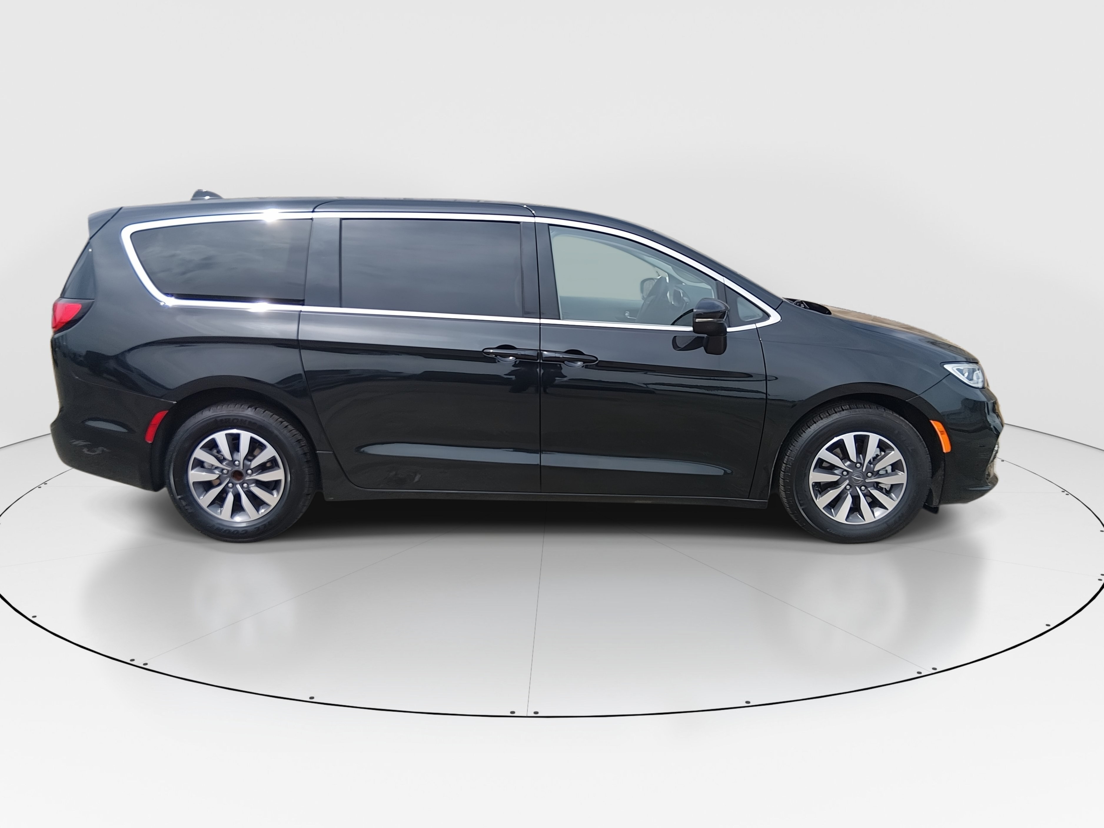 2023 Chrysler Pacifica Hybrid Touring L - Photo 8