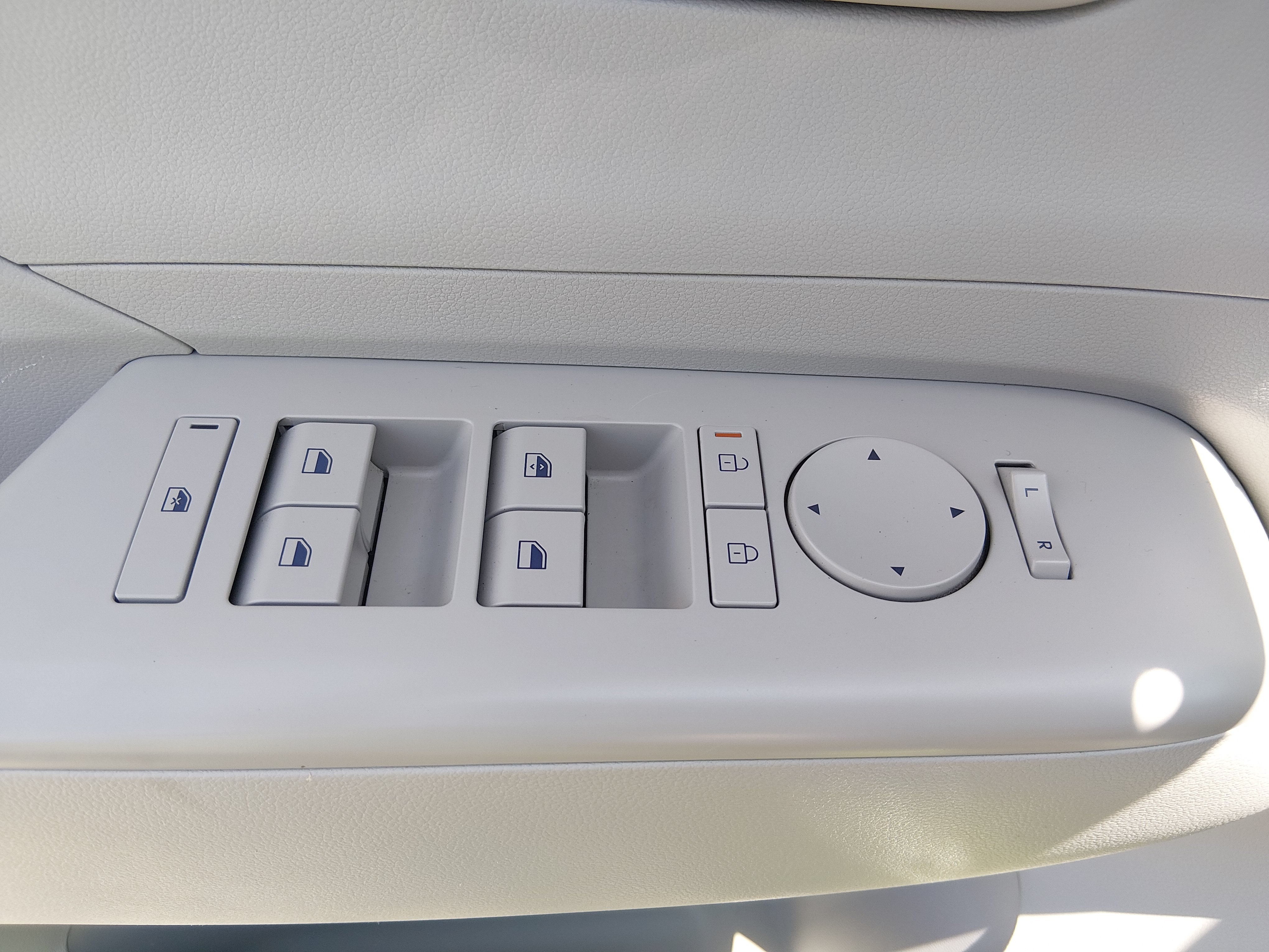 2024 Hyundai Kona SEL - Photo 17