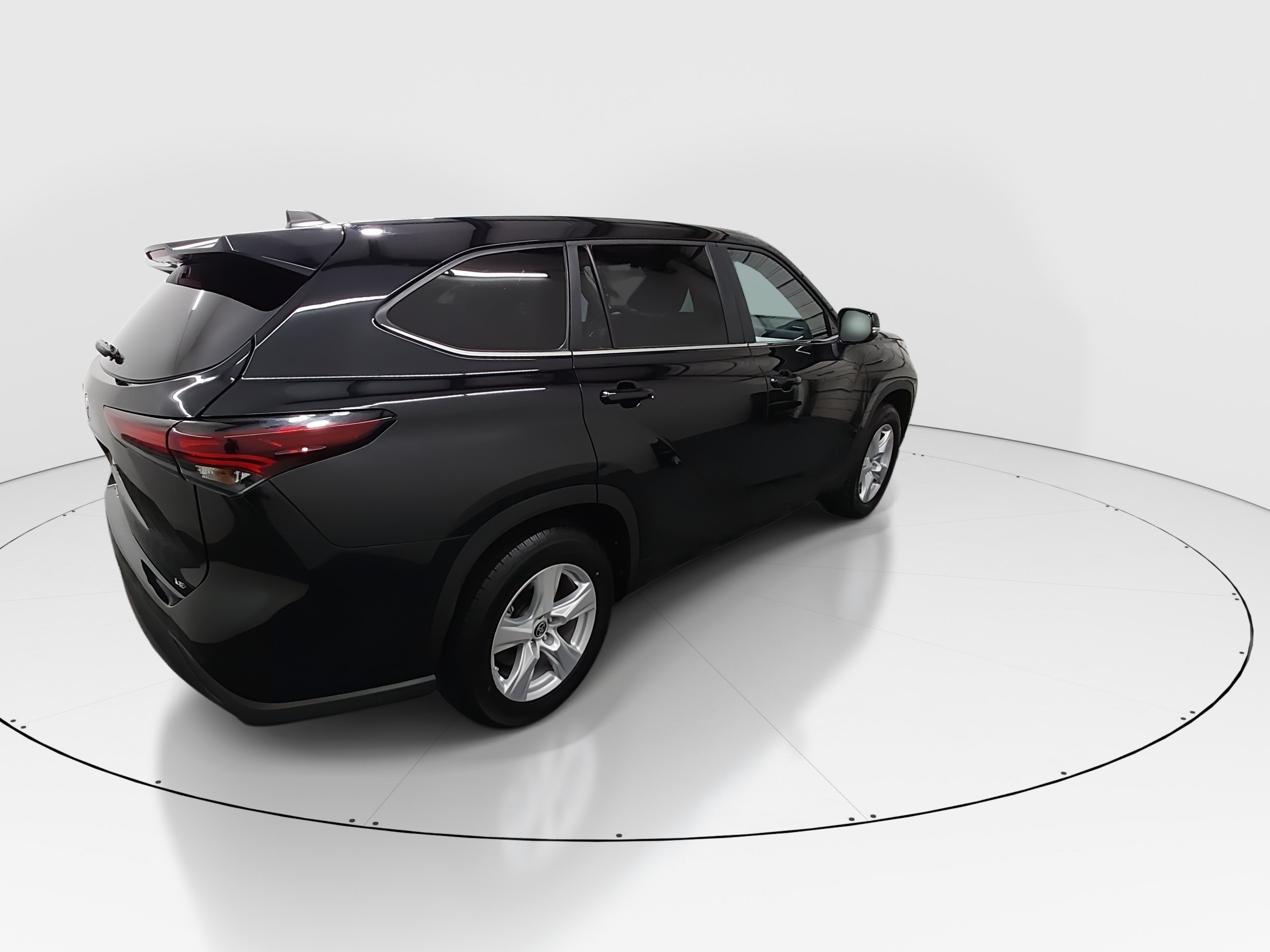 2025 Toyota Highlander LE - Photo 7