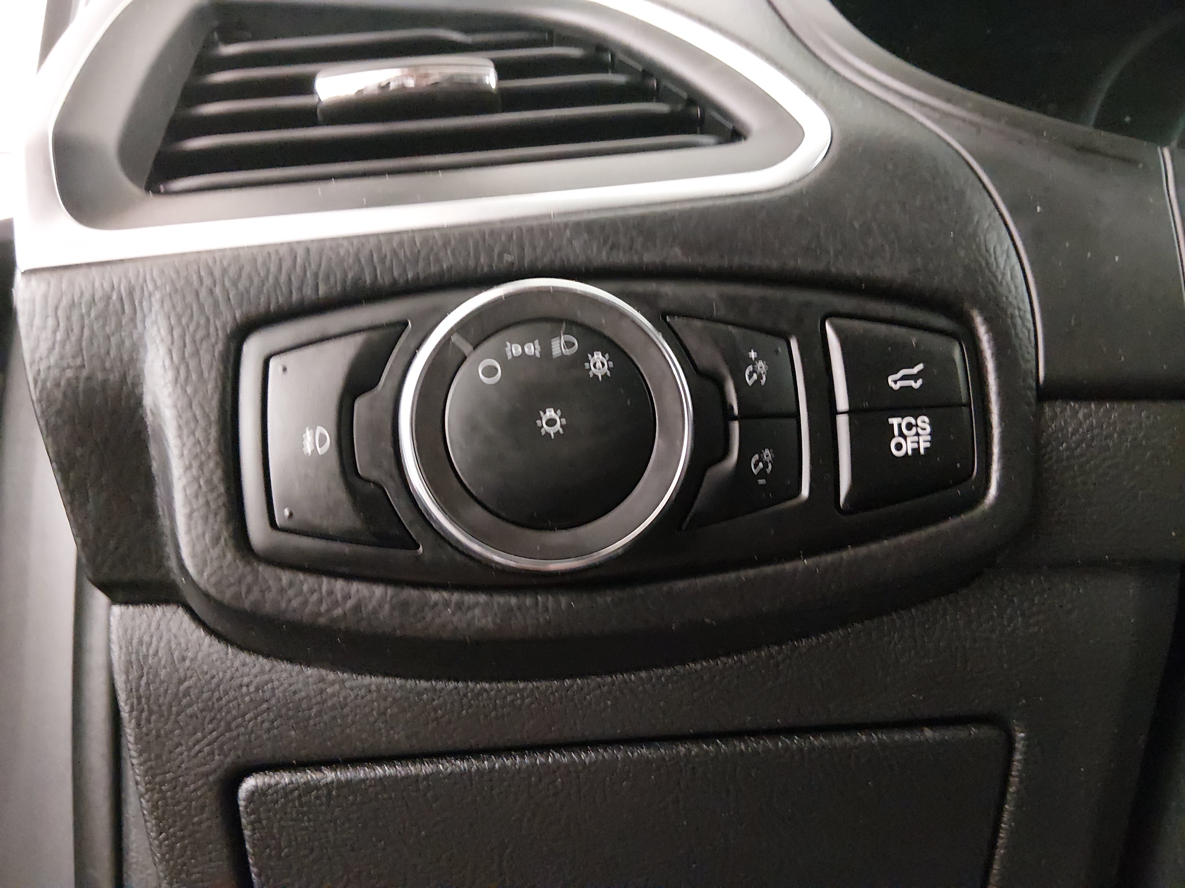 2024 Ford Edge Titanium - Photo 13