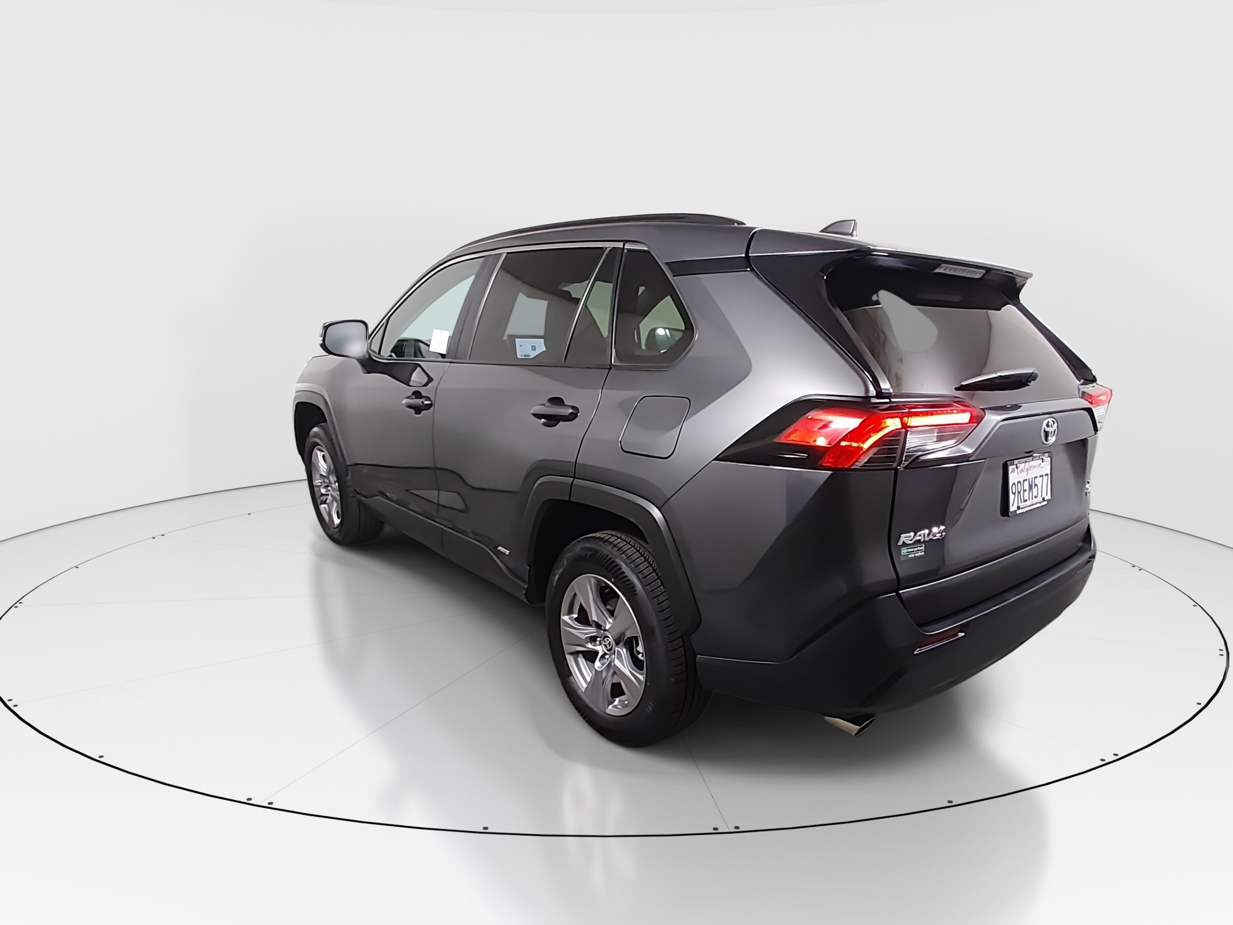 2025 Toyota RAV4 XLE - Photo 5