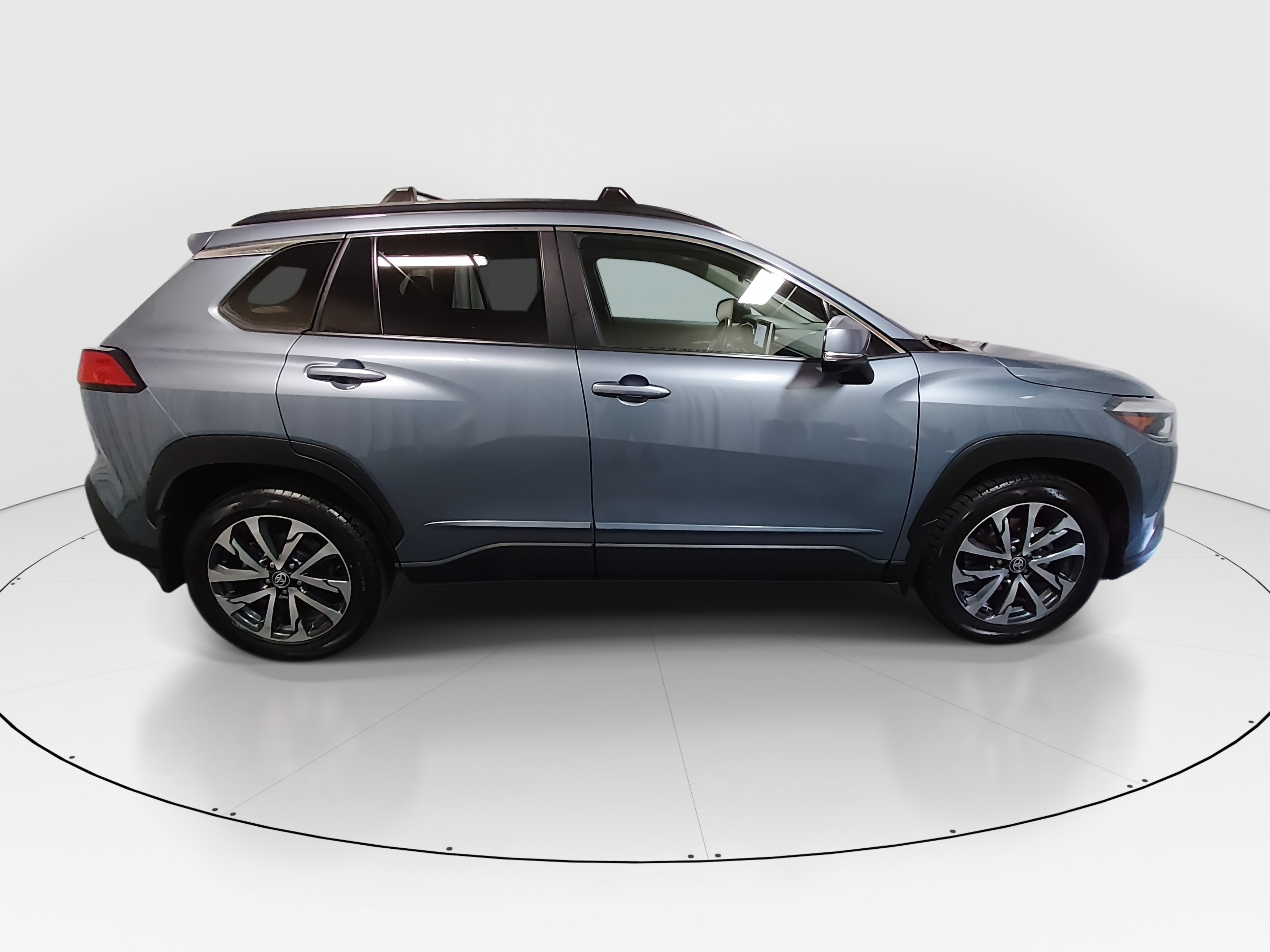 2024 Toyota Corolla Cross XLE - Photo 8