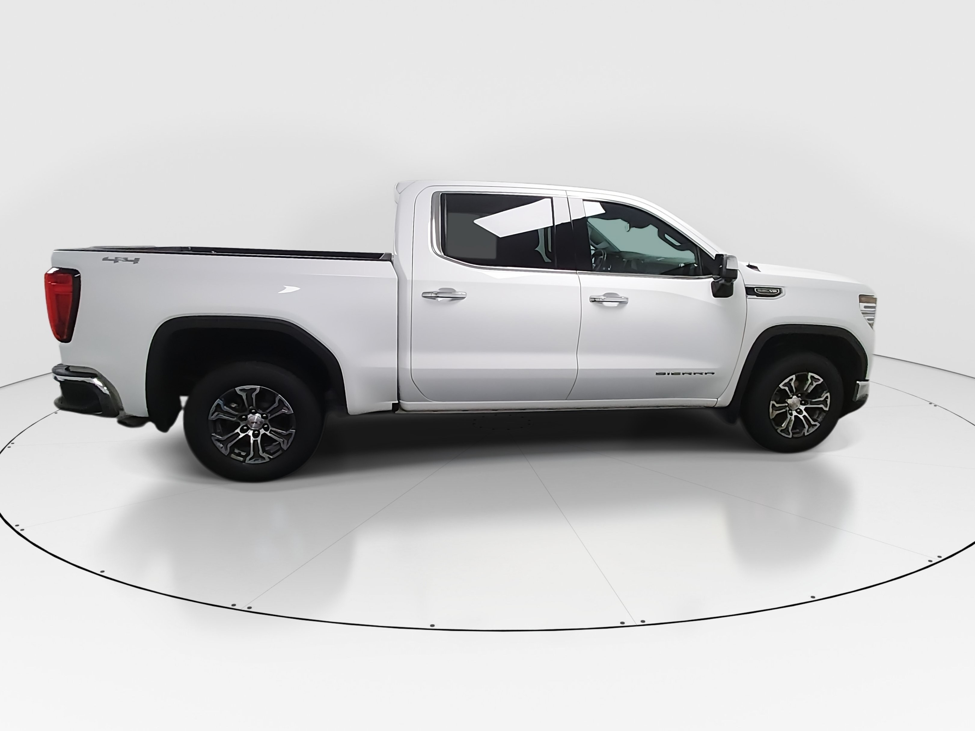 2025 GMC Sierra 1500 SLT - Photo 8