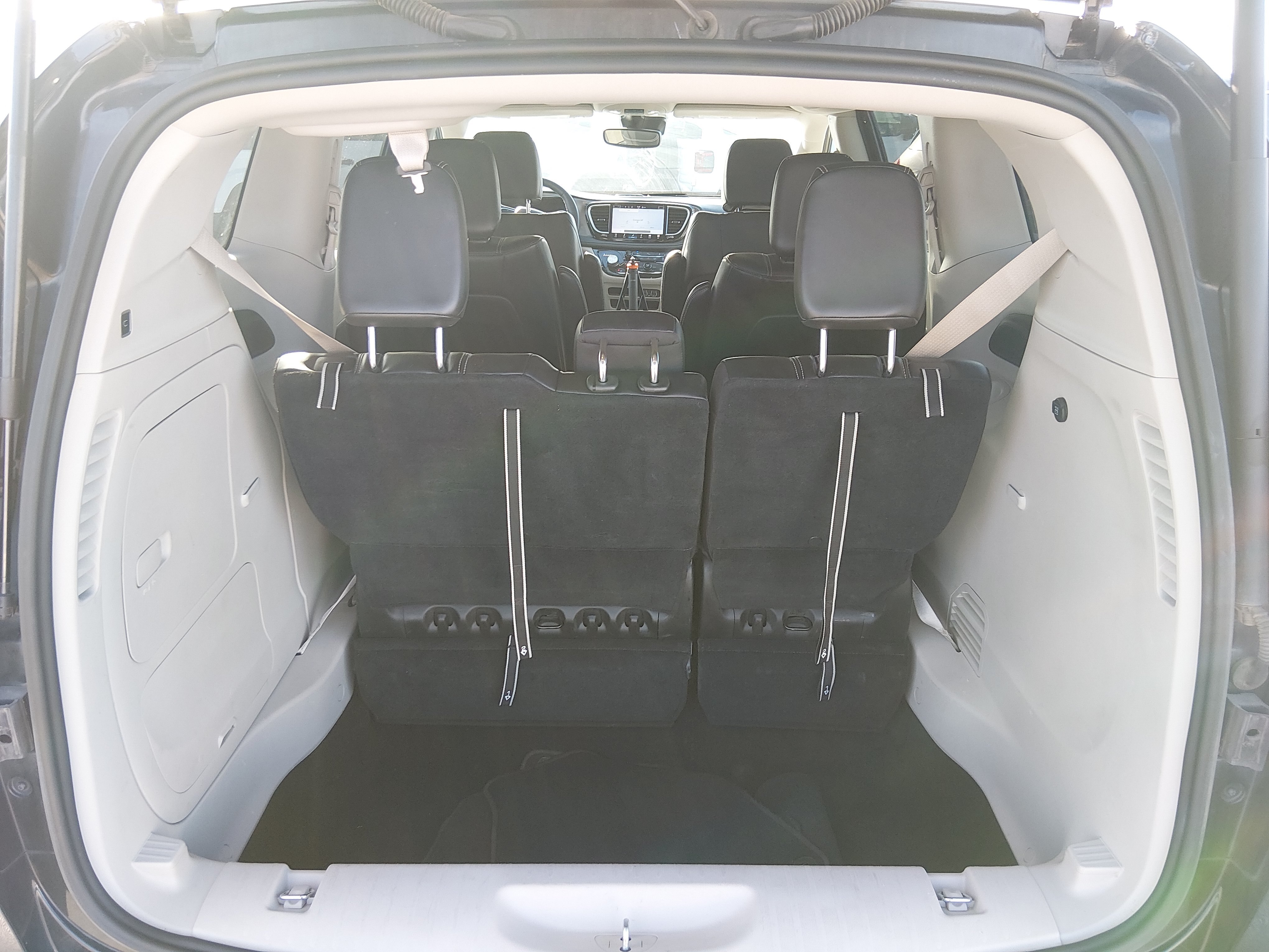 2023 Chrysler Pacifica Hybrid Touring L - Photo 11