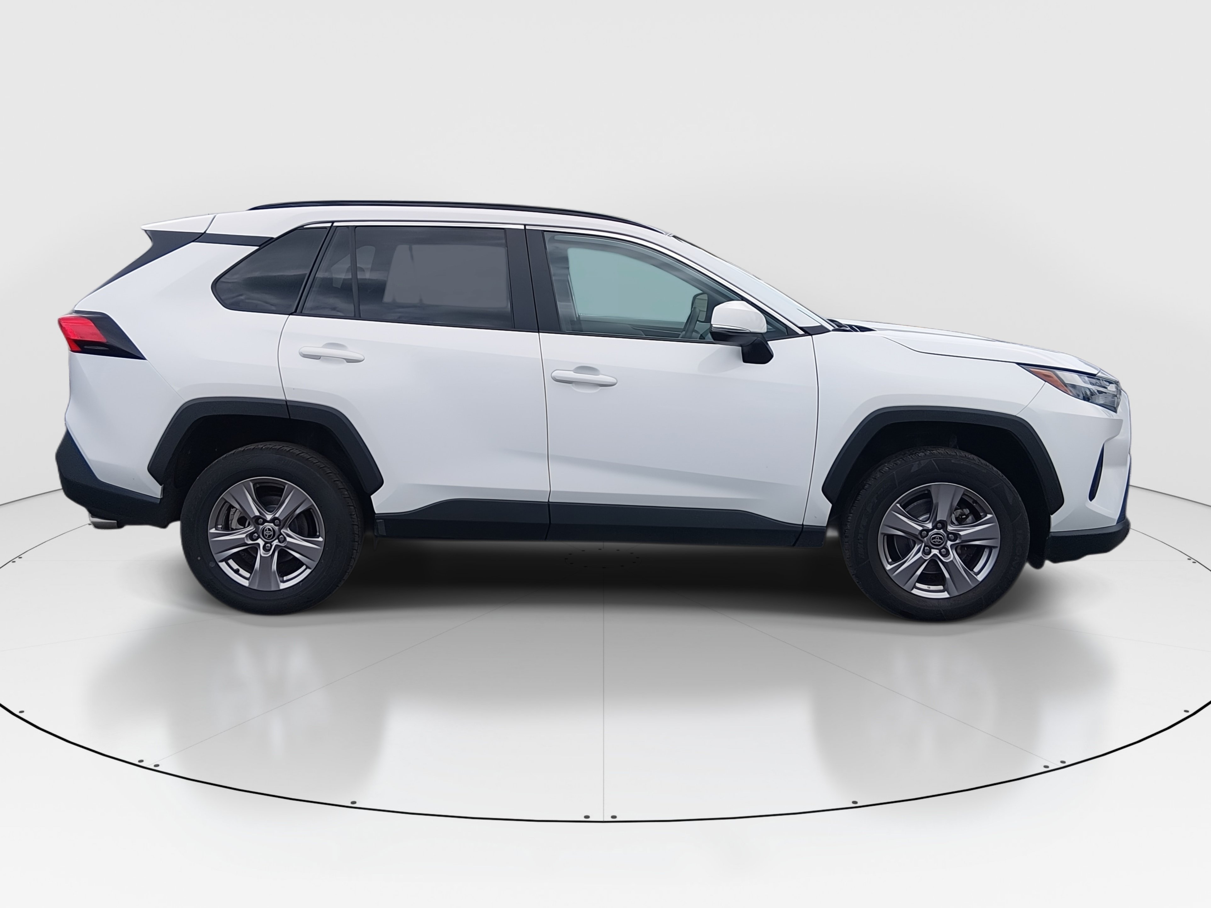 2024 Toyota RAV4 XLE - Photo 8