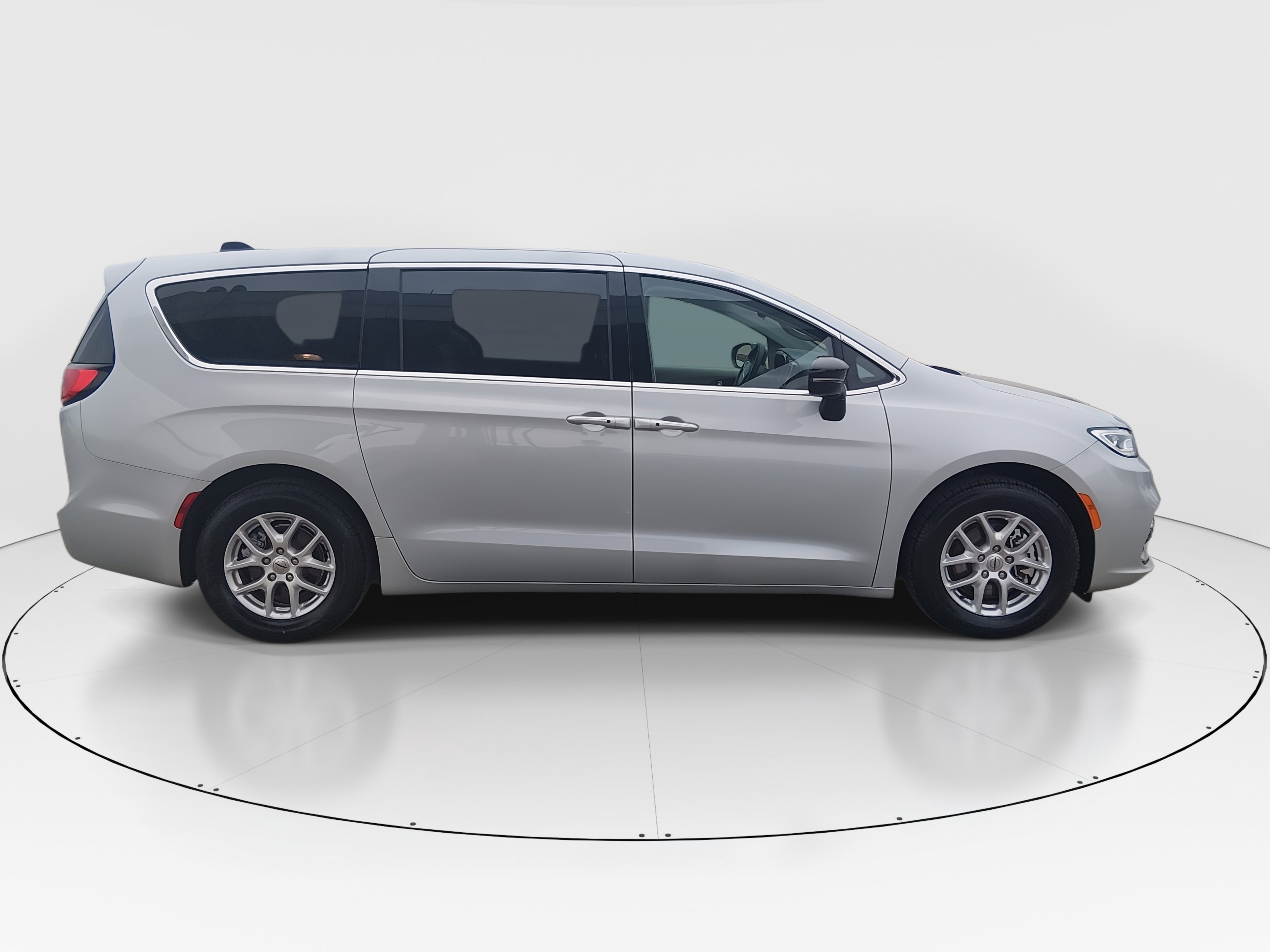 2024 Chrysler Pacifica Touring L - Photo 8
