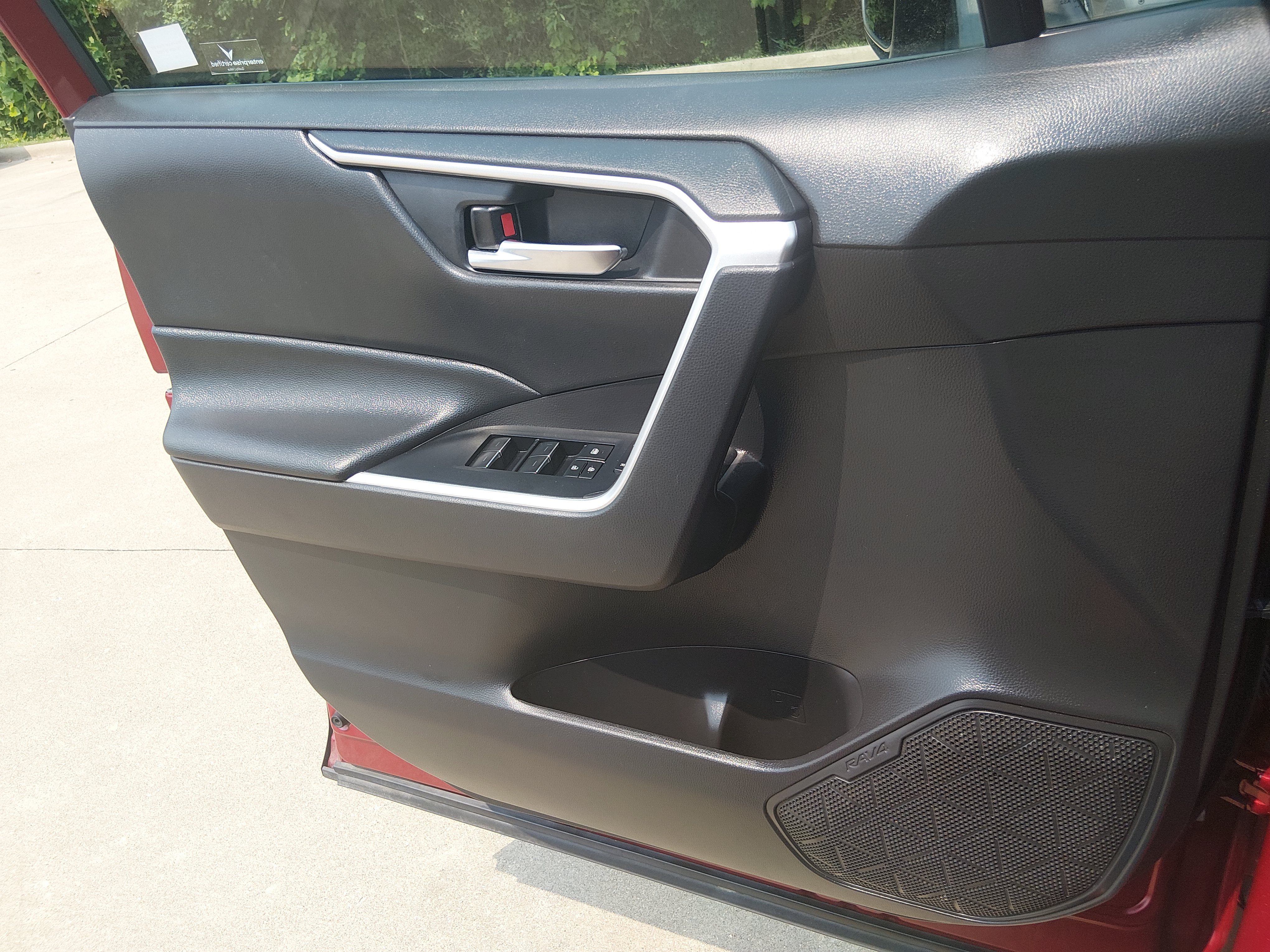 2022 Toyota RAV4 XLE - Photo 19