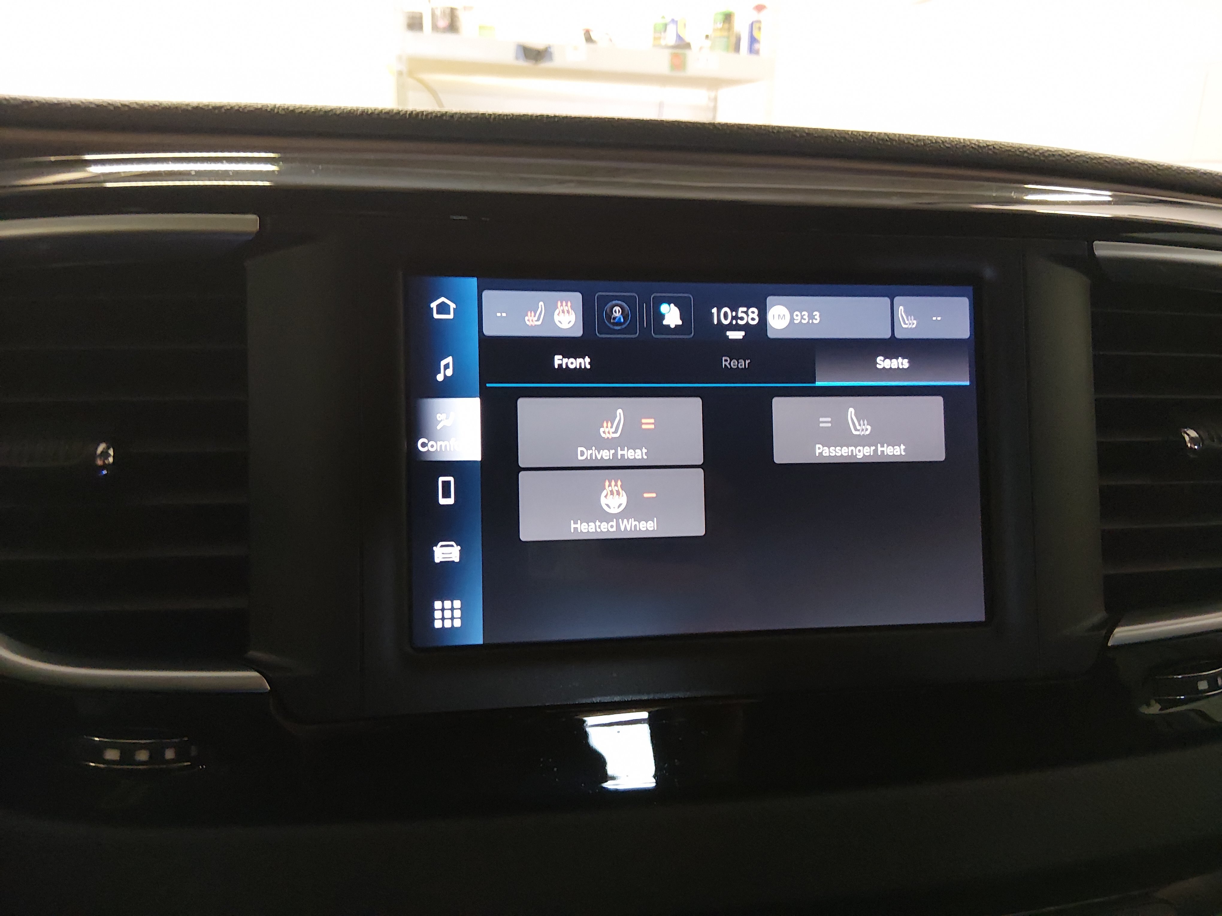 2024 Chrysler Voyager LX - Photo 18