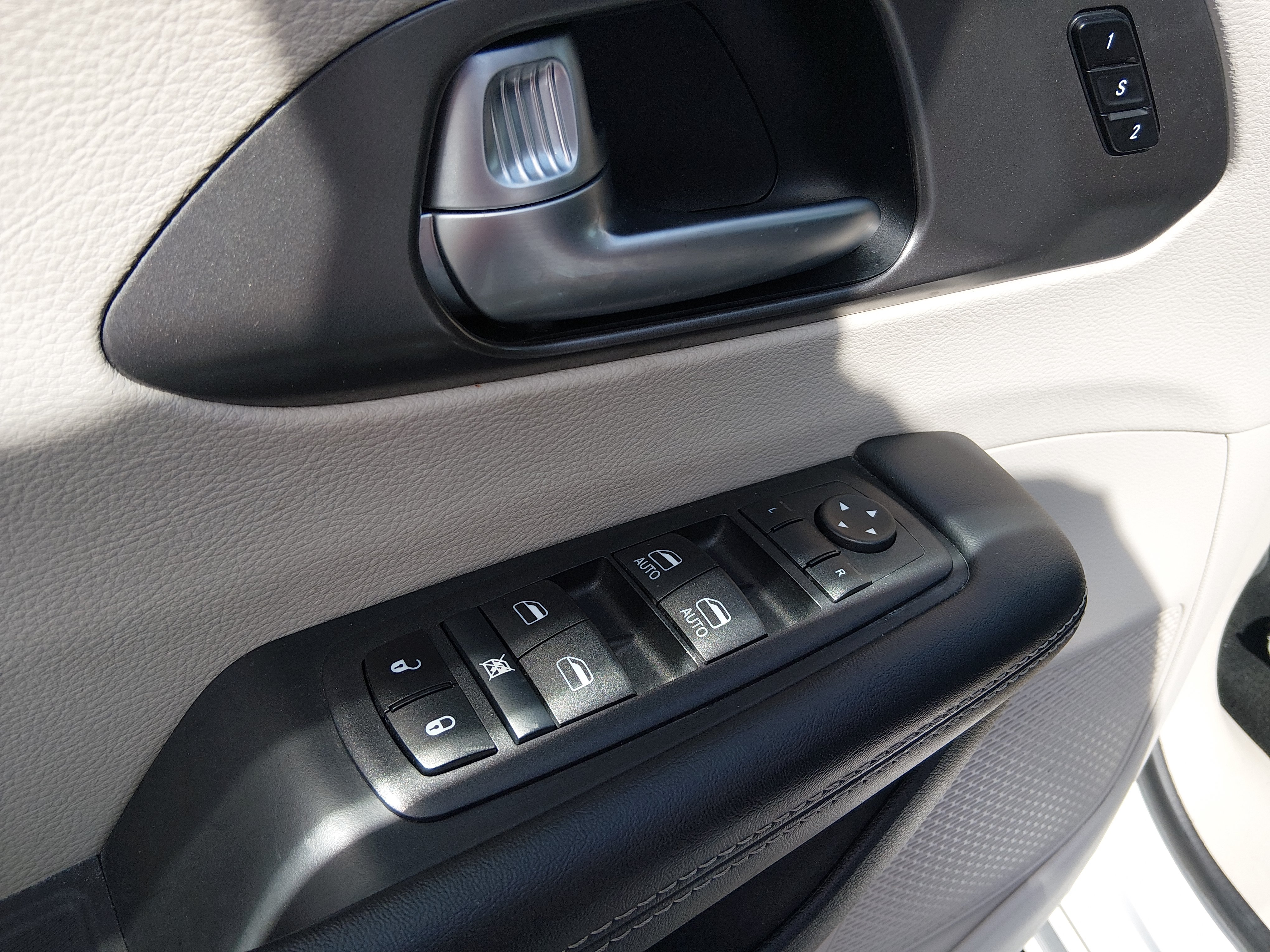 2024 Chrysler Pacifica Touring L - Photo 13