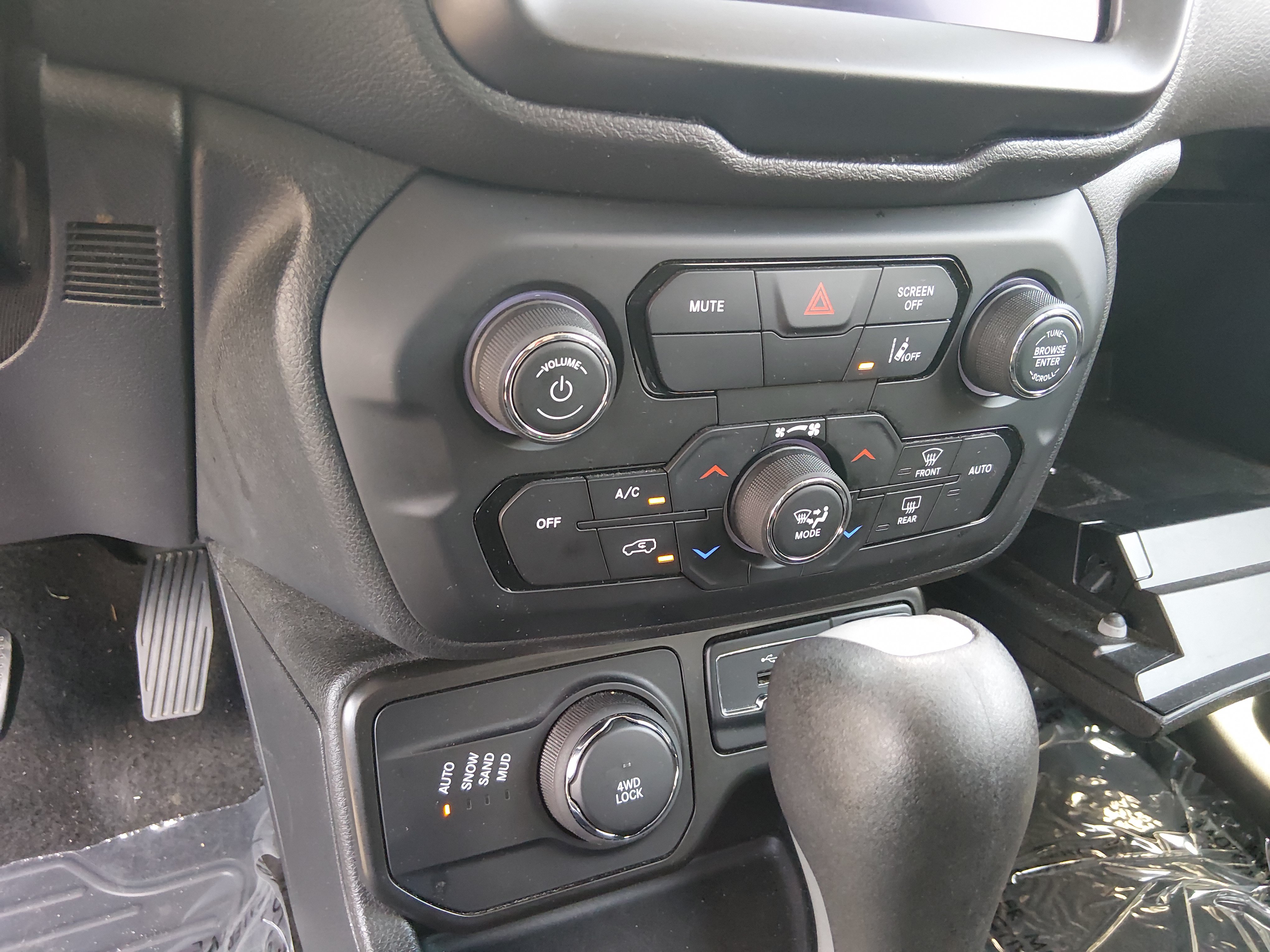 2023 Jeep Renegade Latitude - Photo 13